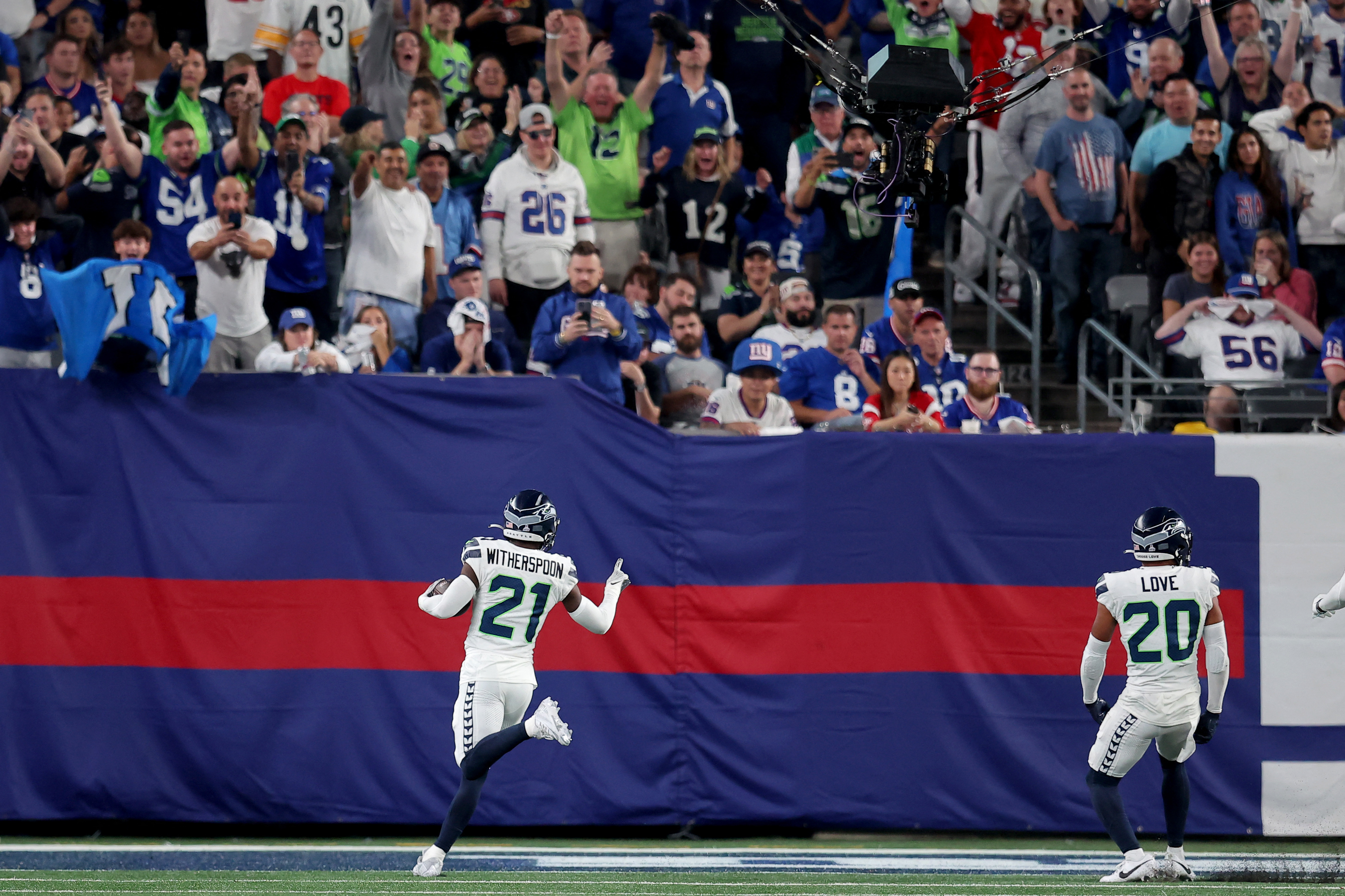 Seahawks stuff Giants, cruise to 24-3 win