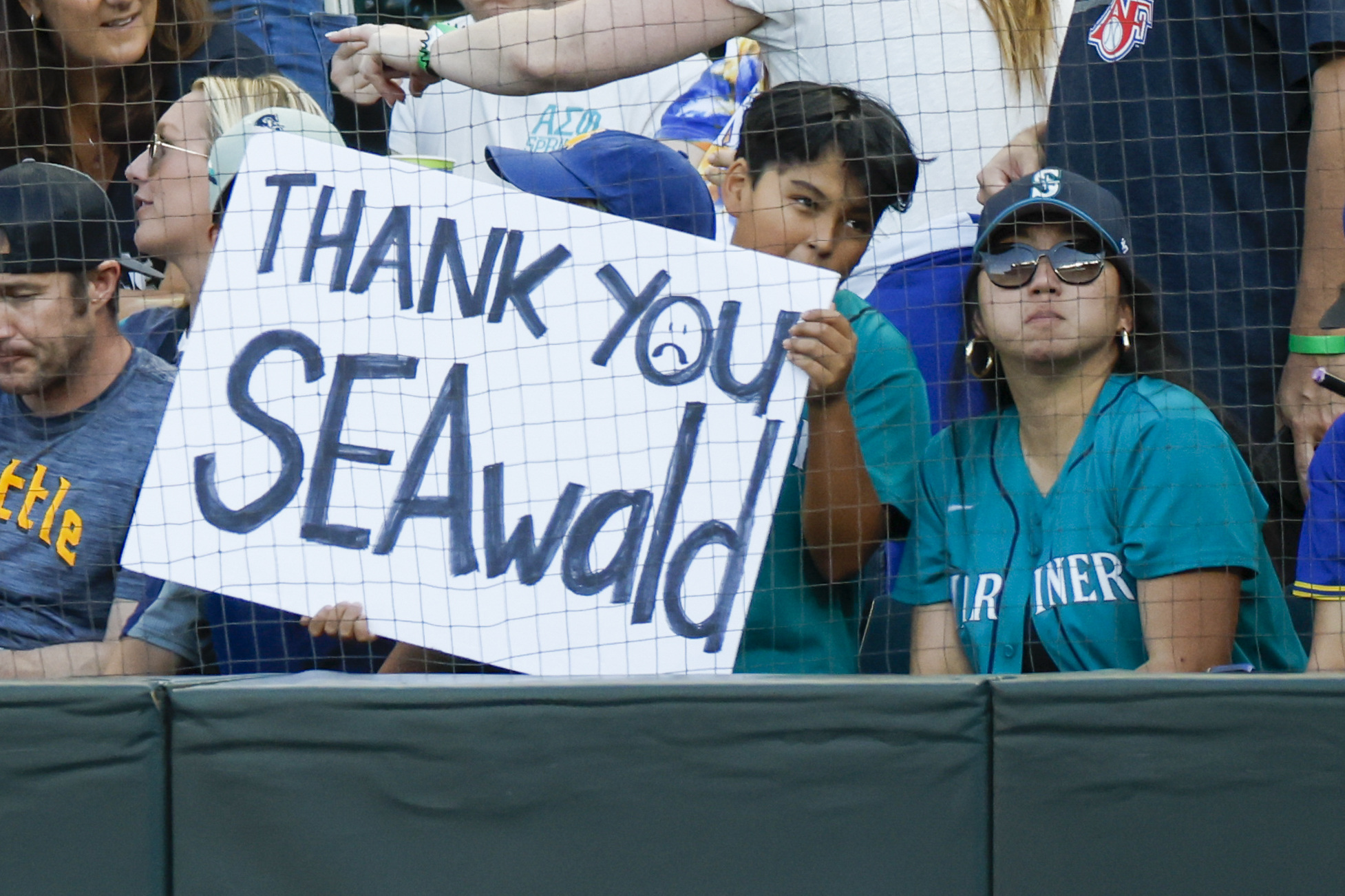 A Seattle Mariners fan wearing a Cal Raleigh jersey with Raleigh's