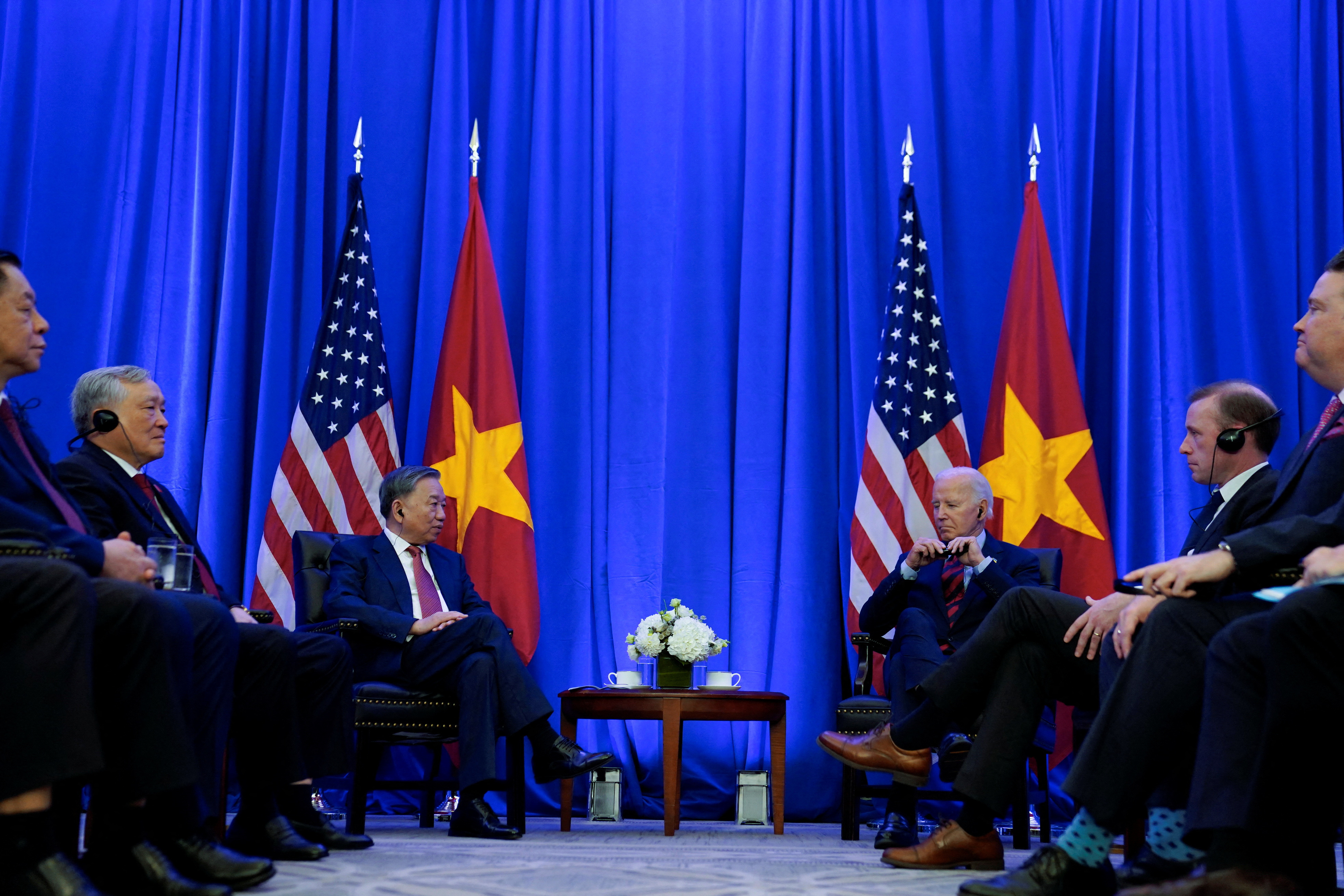 Biden meets Vietnam leader to counter Hanoi's ties with China and ...