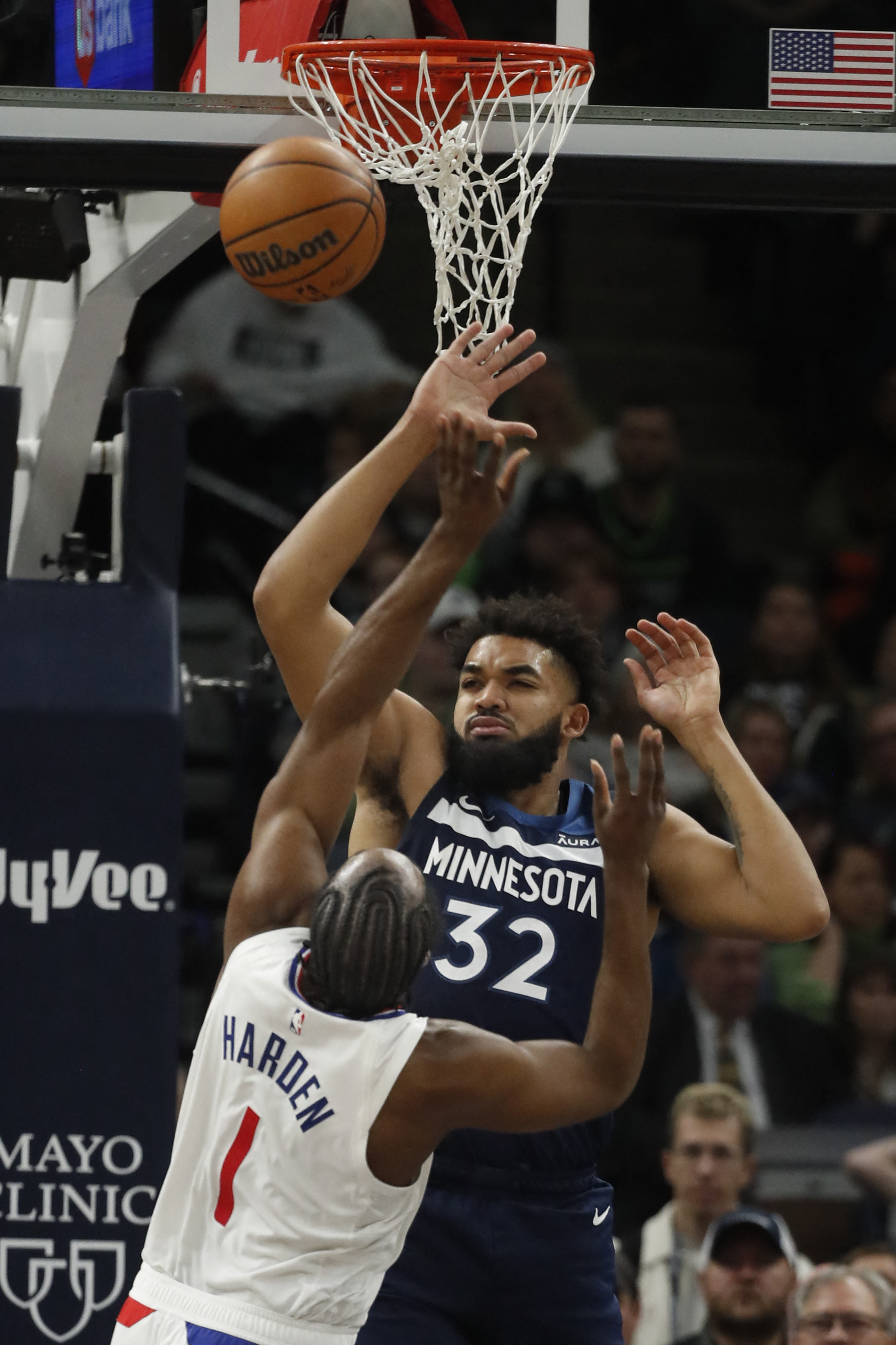 Anthony Edwards' 3rd-quarter burst fuels Wolves past Clippers | Reuters