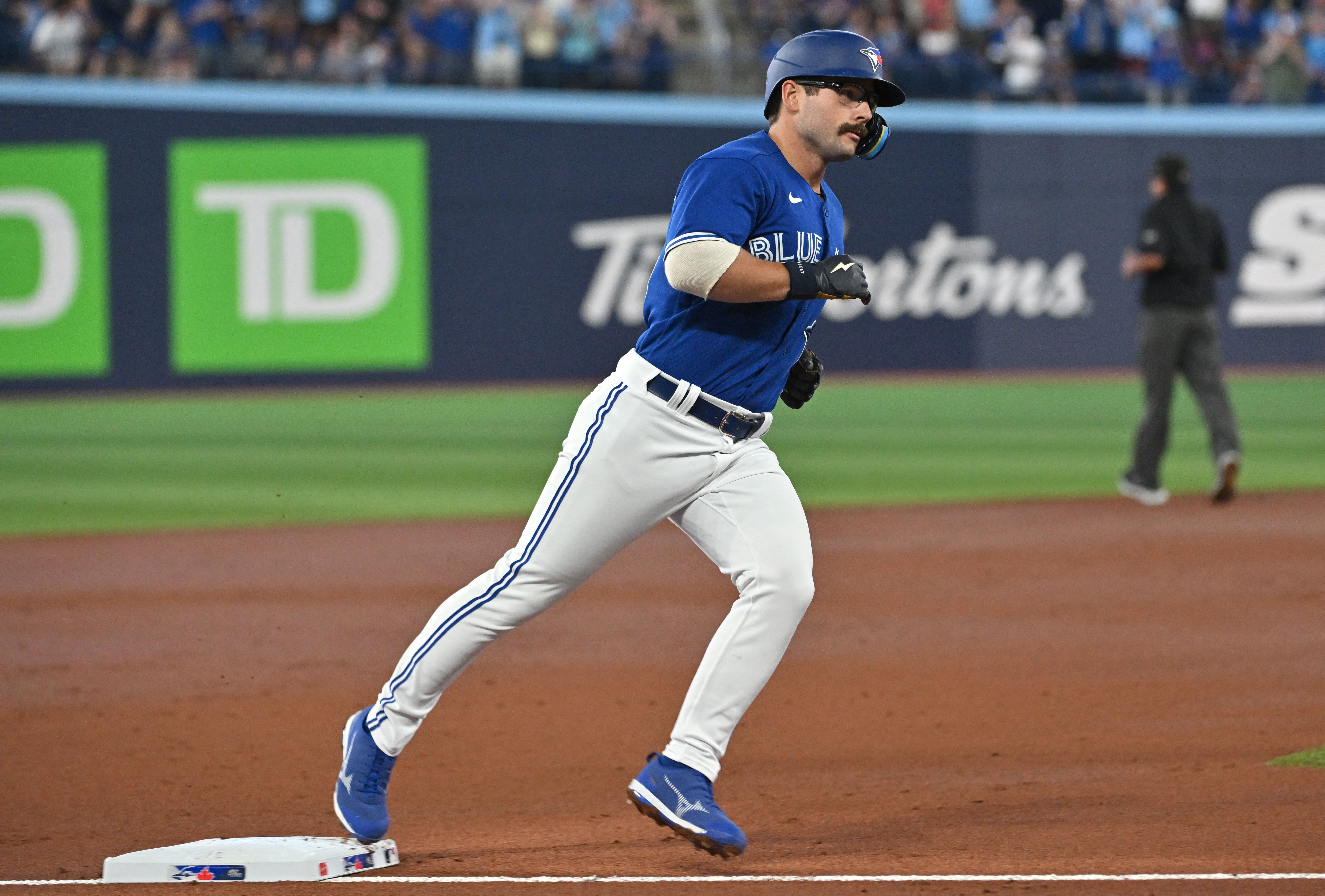 Davis Schneider homers as Hyun Jin Ryu pitches Toronto to 8-3 victory over  Cleveland