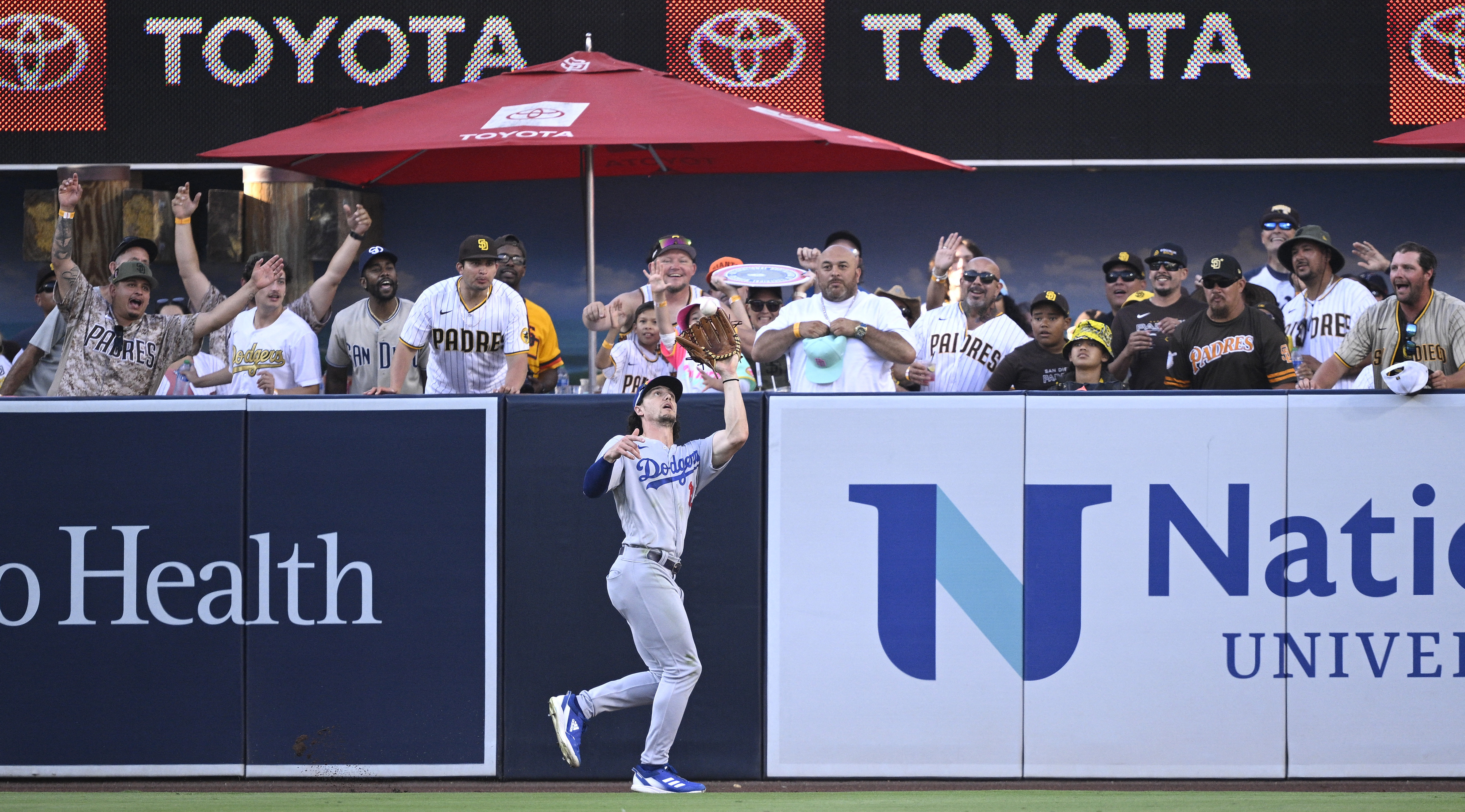 No Fans? No Problem, as Hernandez Leads Dodgers Over Rival Giants, 8-1 on  Opening Night – NBC Los Angeles