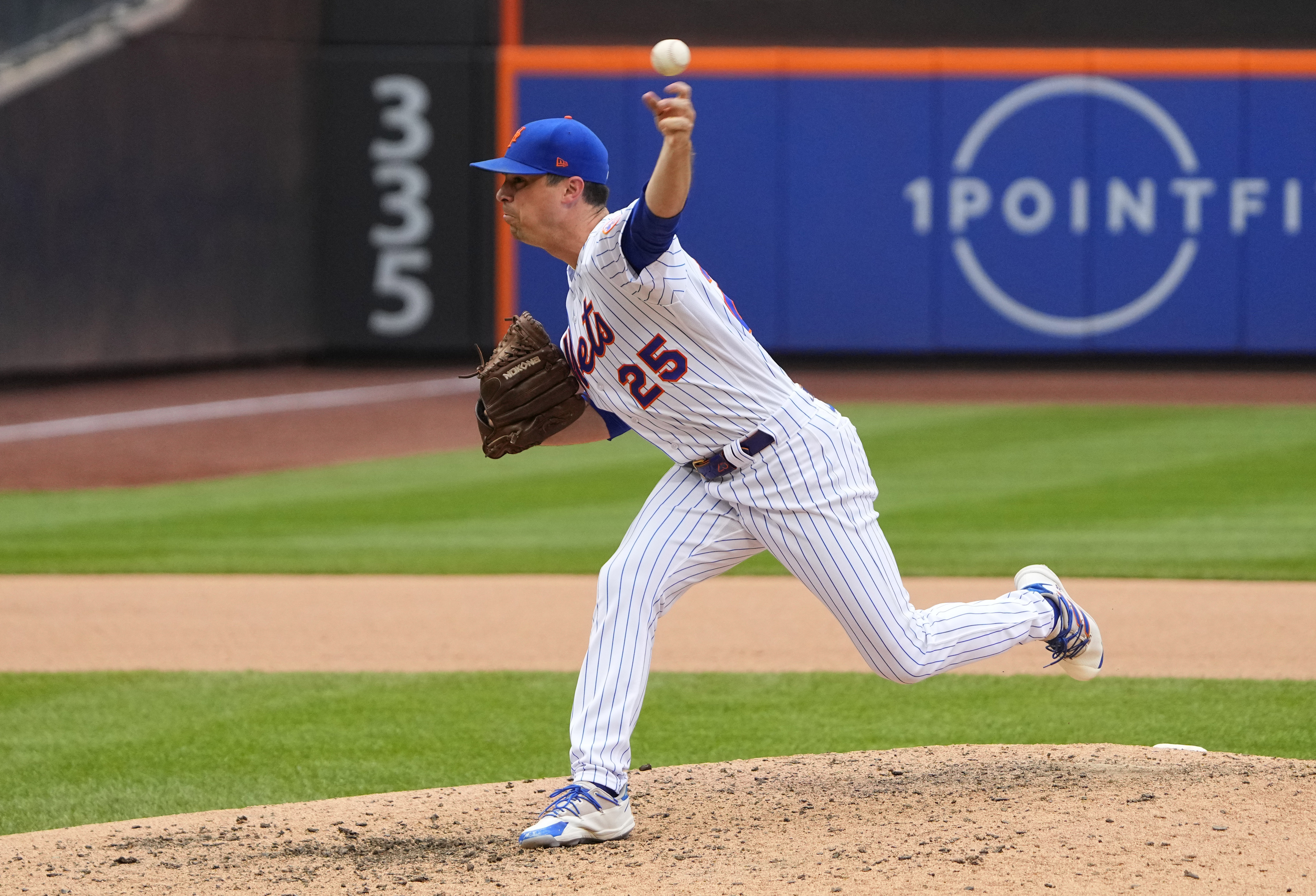 theScore on Instagram: “Jacob deGrom and the Mets dominate the Pirates,  winning back-to-back games in a doubleheader. 😤”