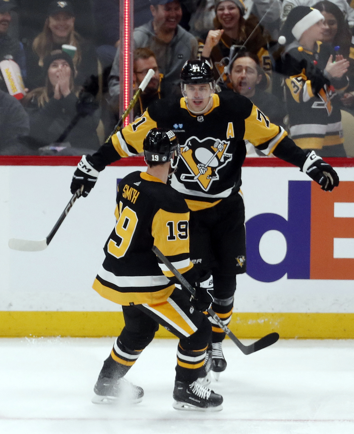 Sidney Crosby's Goal Gives Pens Win After Wild Rally | Reuters