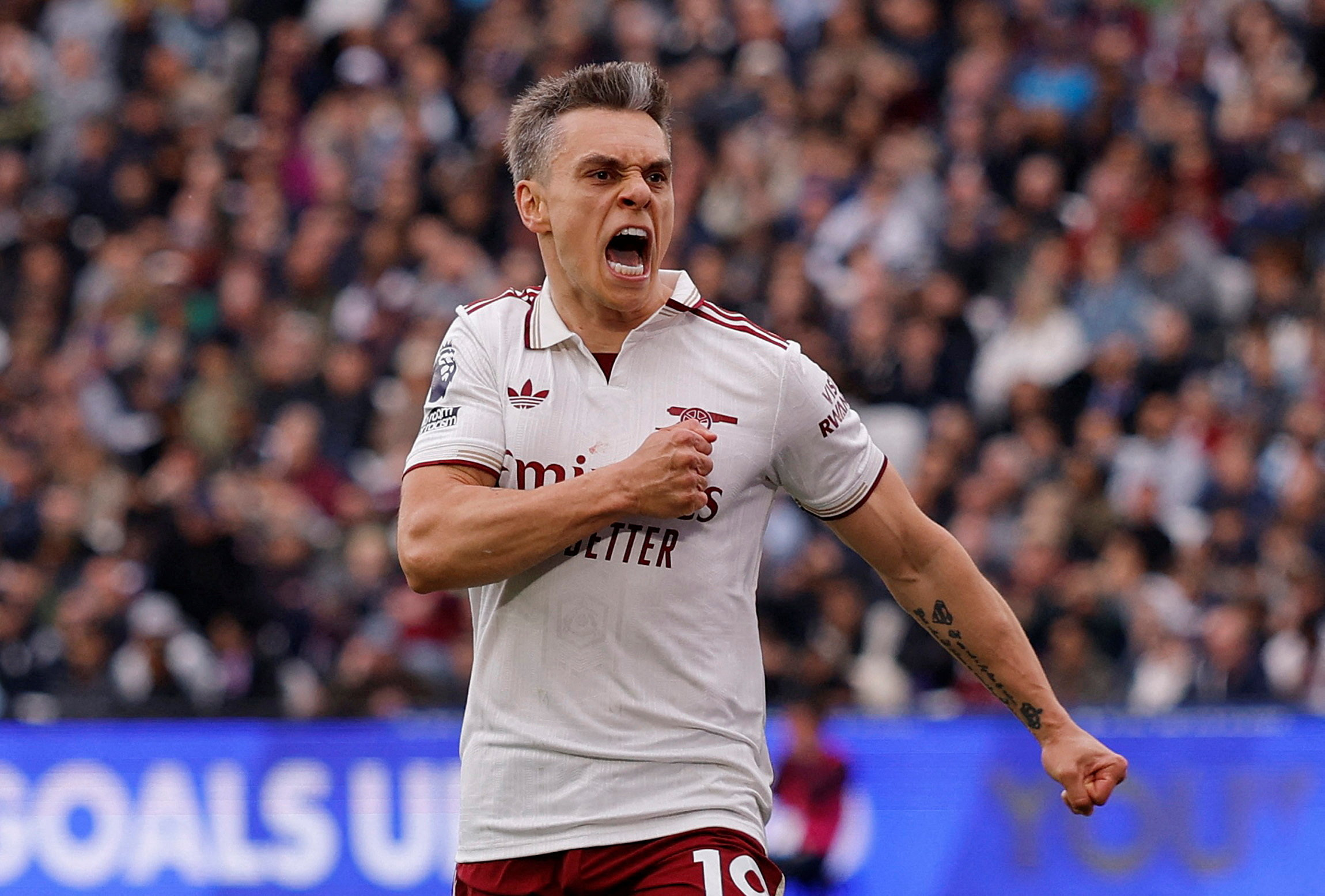 アディダス アーセナル レアンドロ・トロサール　サイン　ベルギー代表 サッカー＝アーセナル、ベルギー代表FWトロサール放出 トルコ移籍