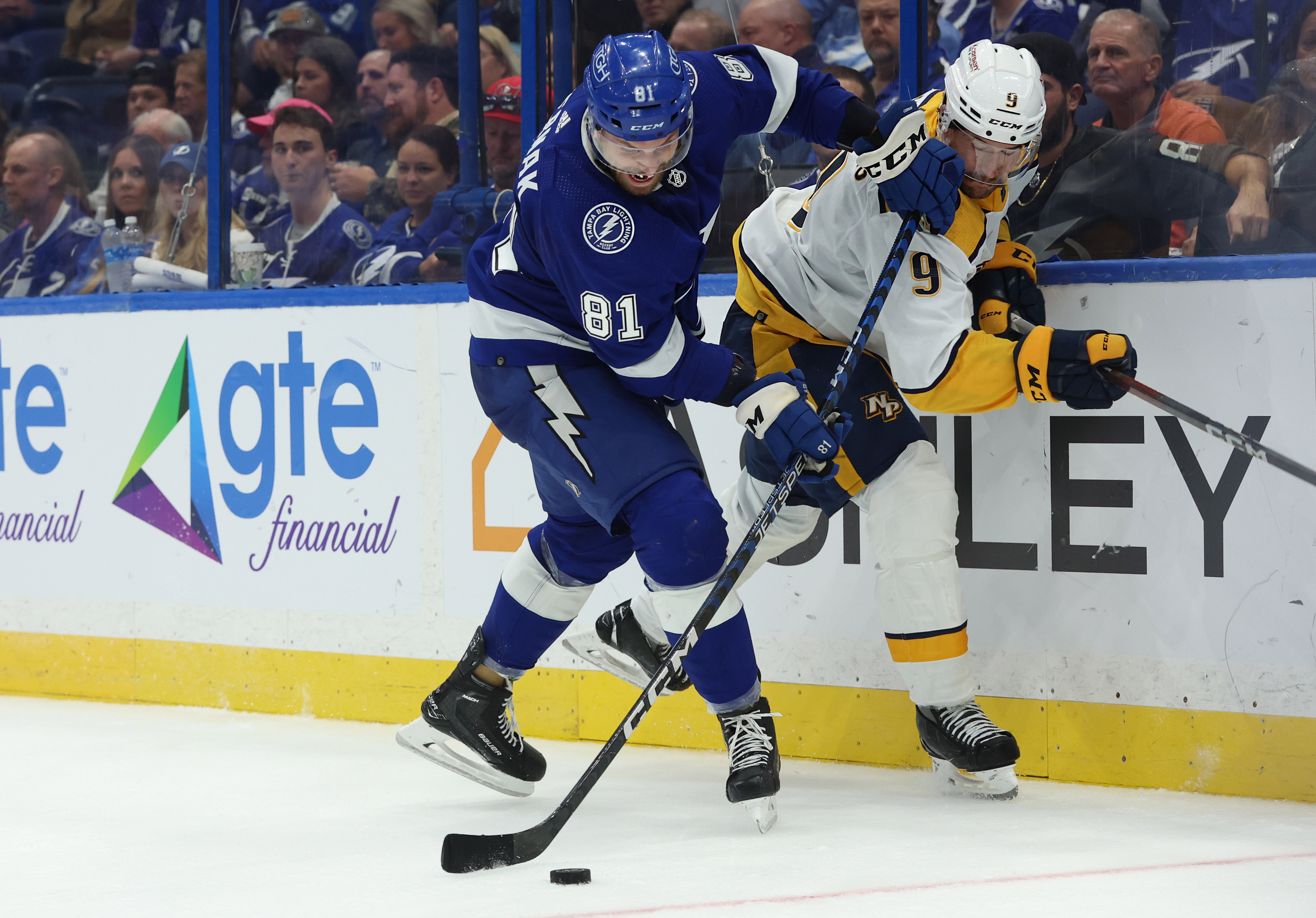 Lightning open NHL season with backandforth win over Preds Reuters