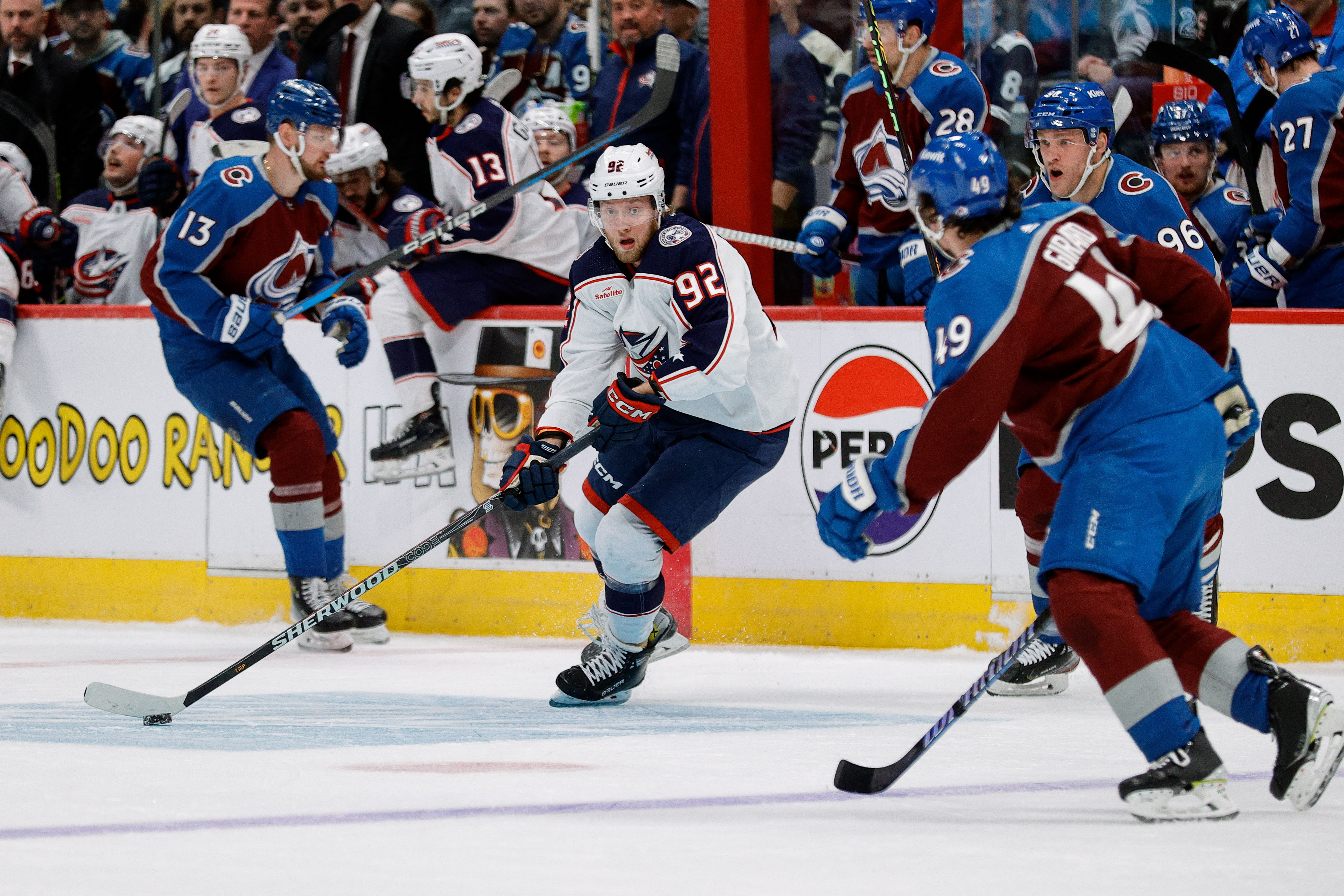 Avalanche demolish Blue Jackets for 8th straight win