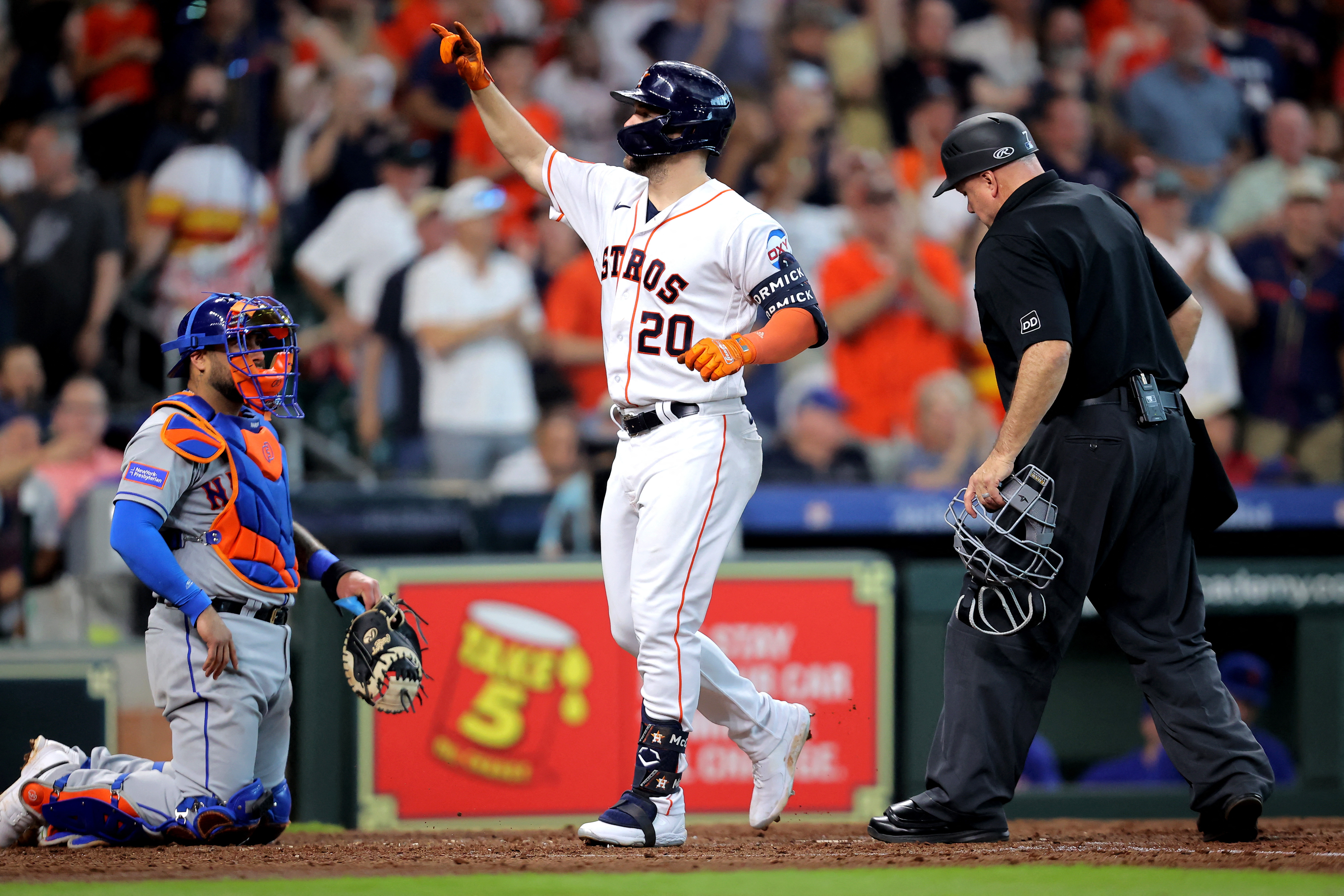 Bregman has 3 hits as Astros outlast Mets 10-8 to win series