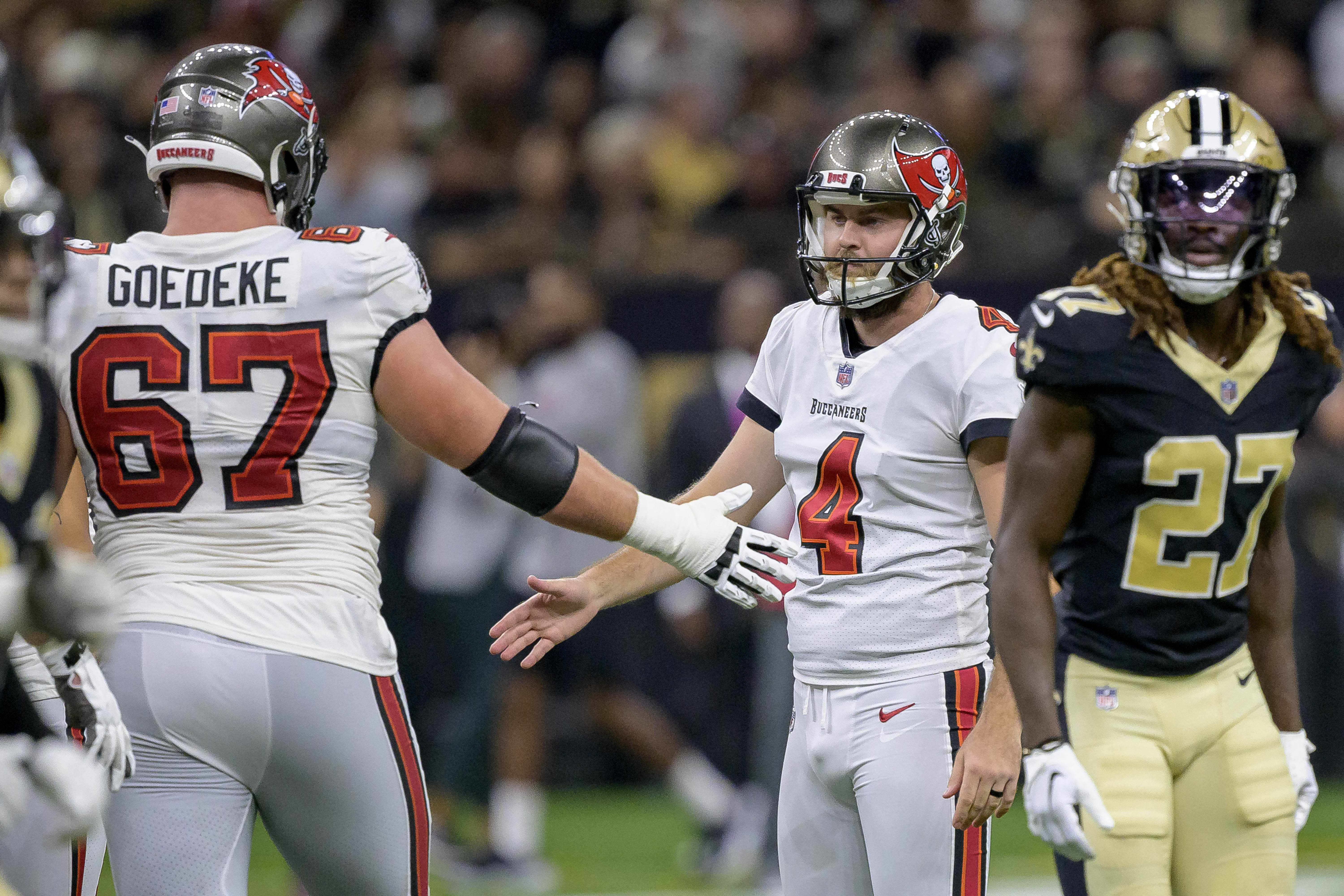 Baker Mayfield guides Bucs past Saints, Derek Carr