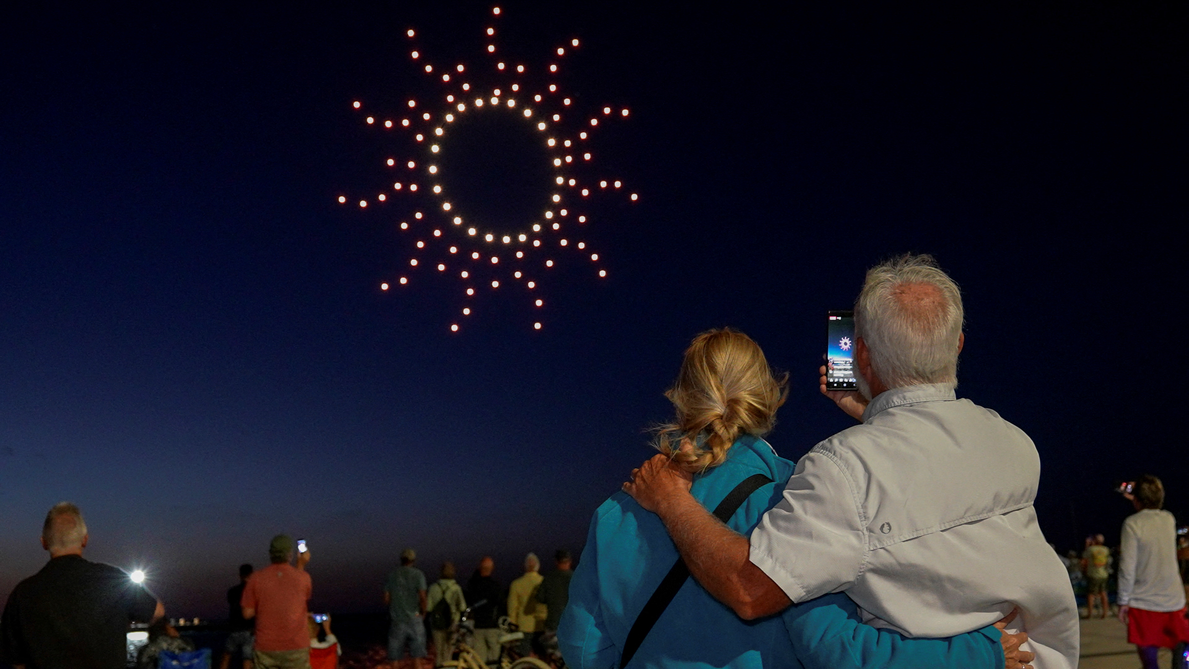 Drone light shows take flight, replacing fireworks - CGTN