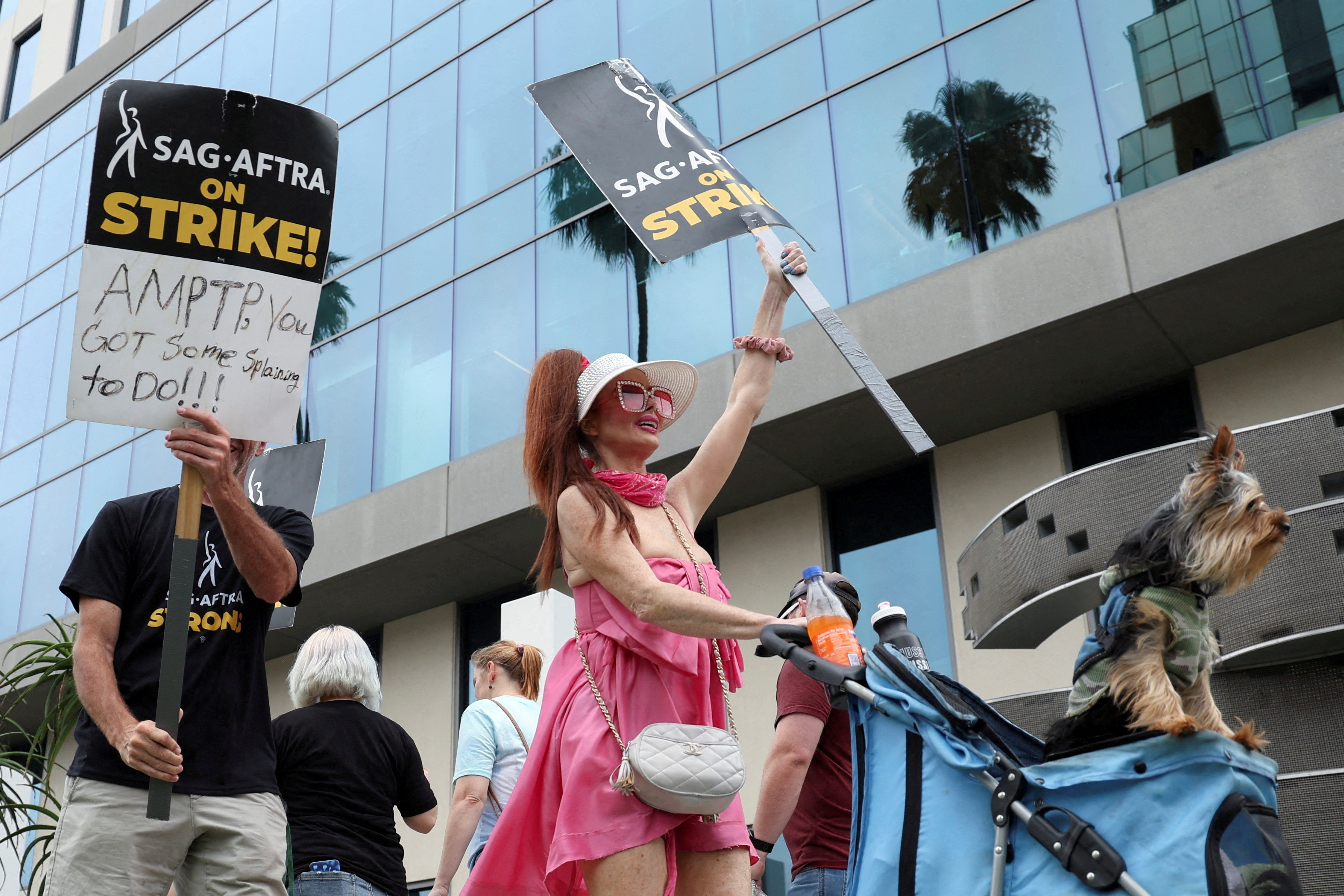 WGA, studios close to an agreement to end writers' strike - Los Angeles  Times