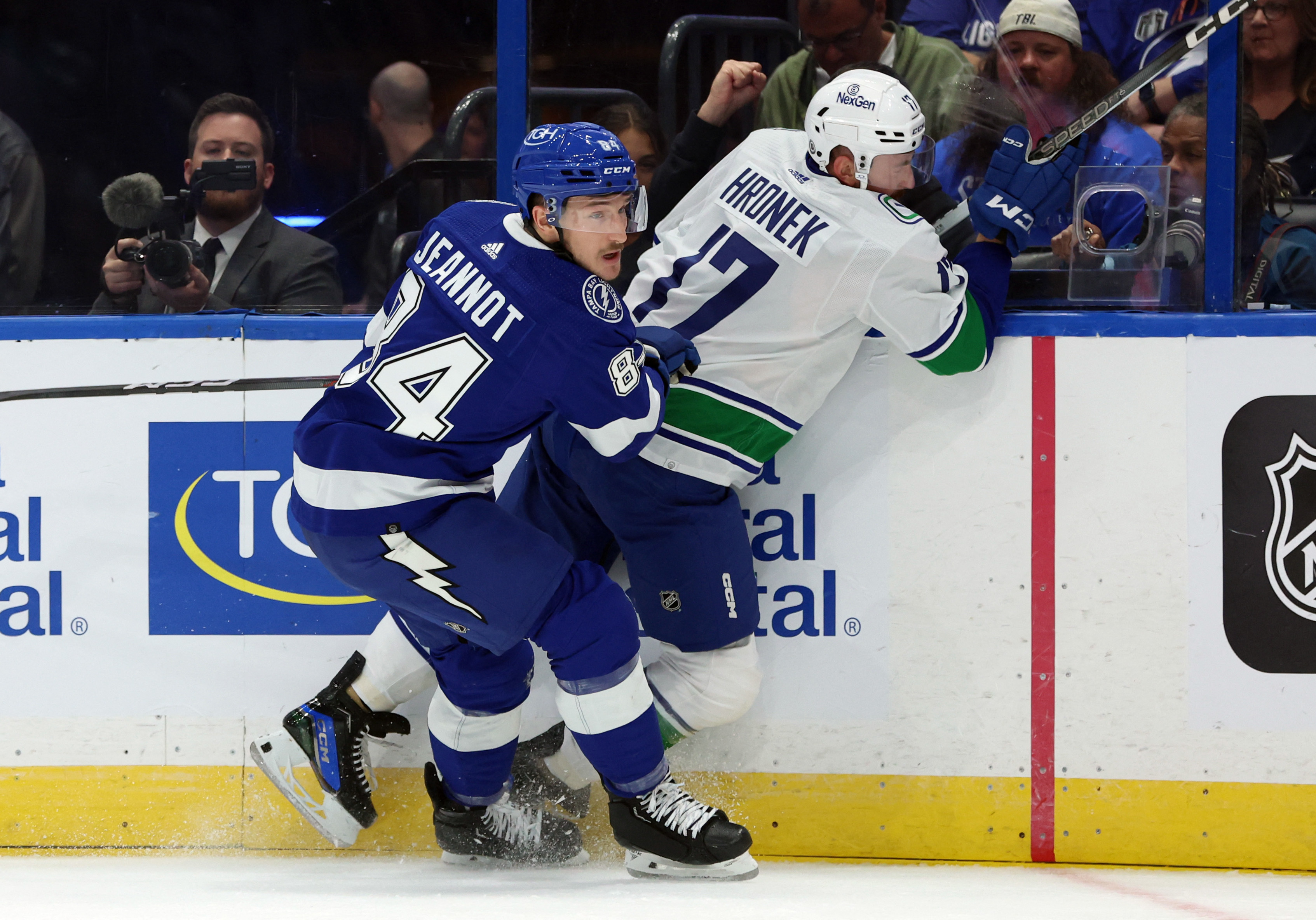 Nikita Kucherov, Lightning Fend Off Canucks | Reuters