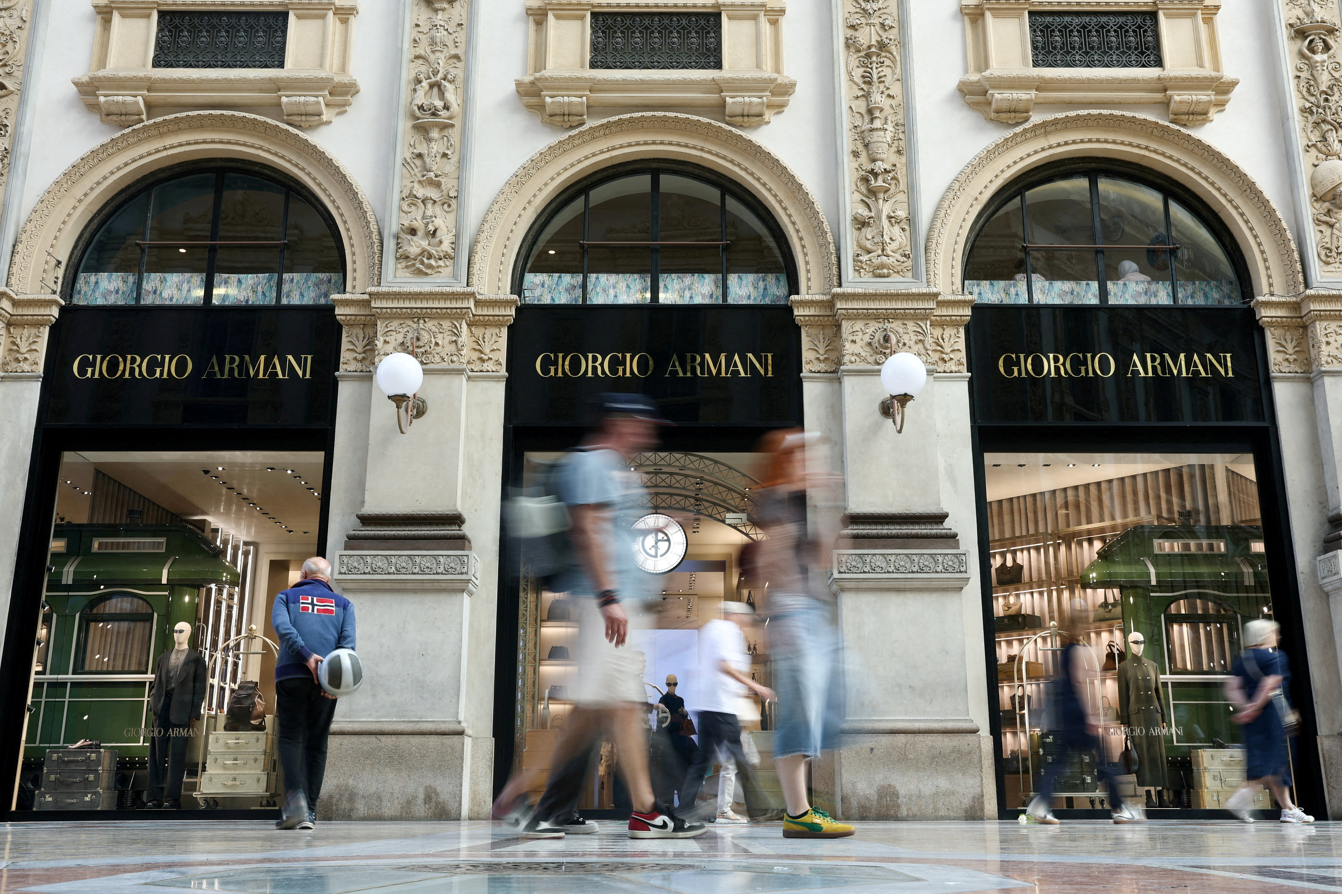 Uniqlo sues Shein in Japan claiming imitation of shoulder