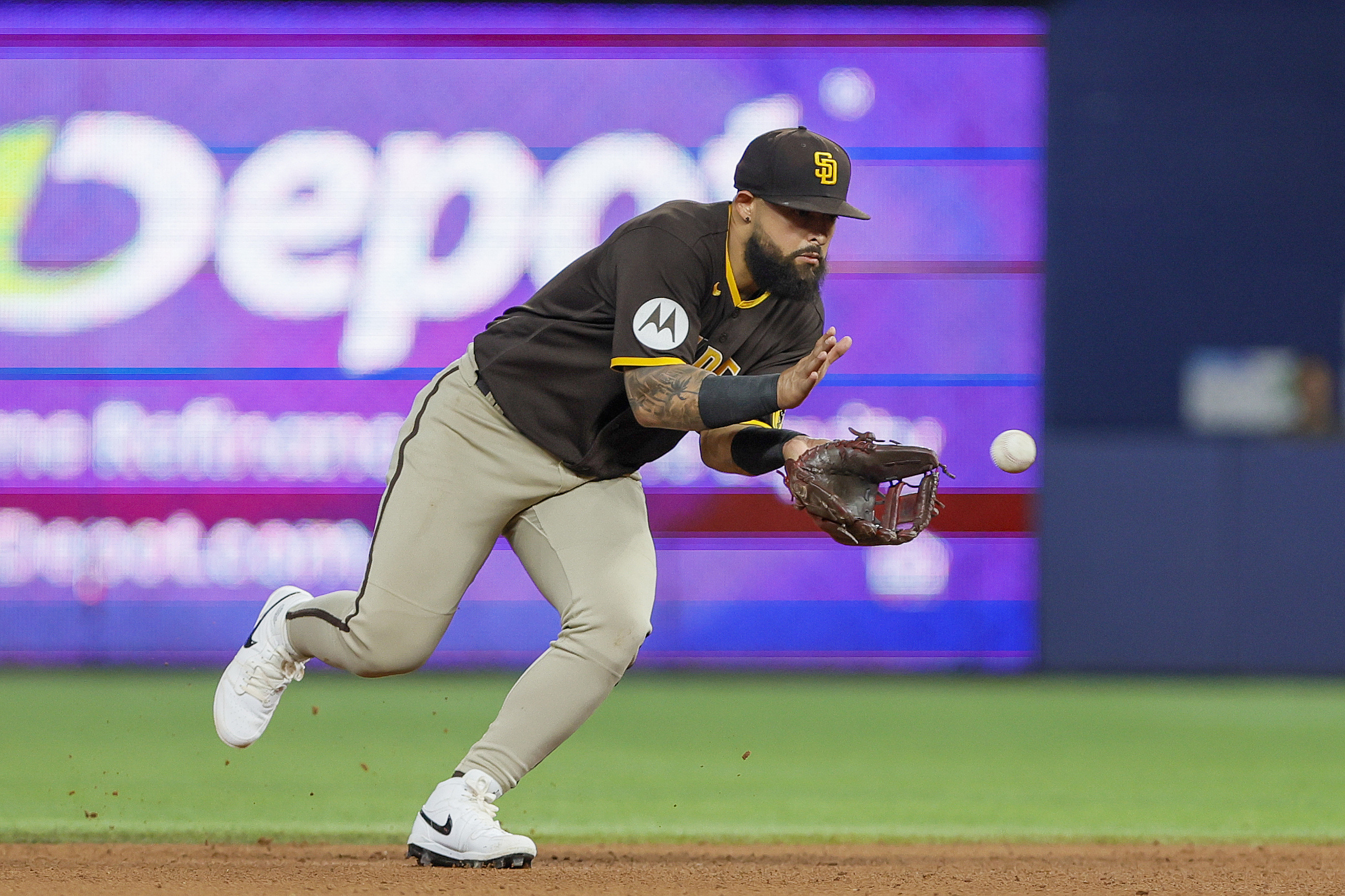 Padres rally past Marlins with five in ninth