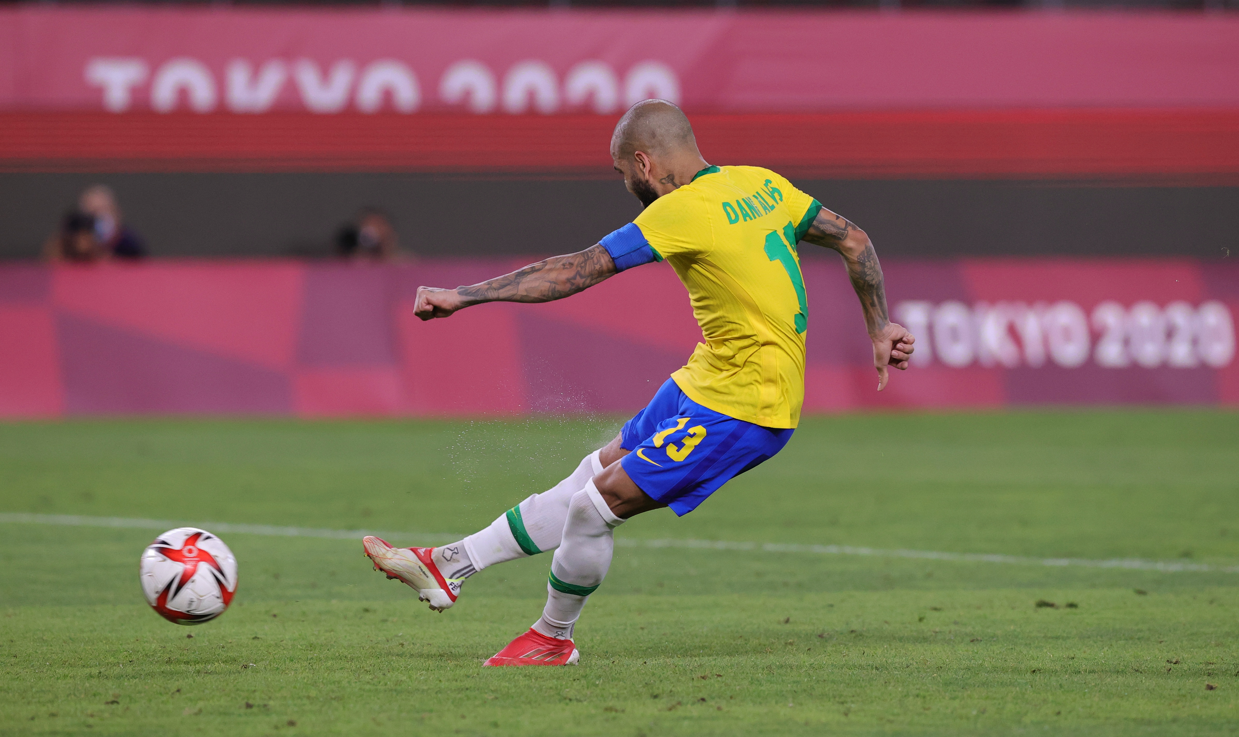 With penalty kick, Brazil wins 1st football Olympics gold