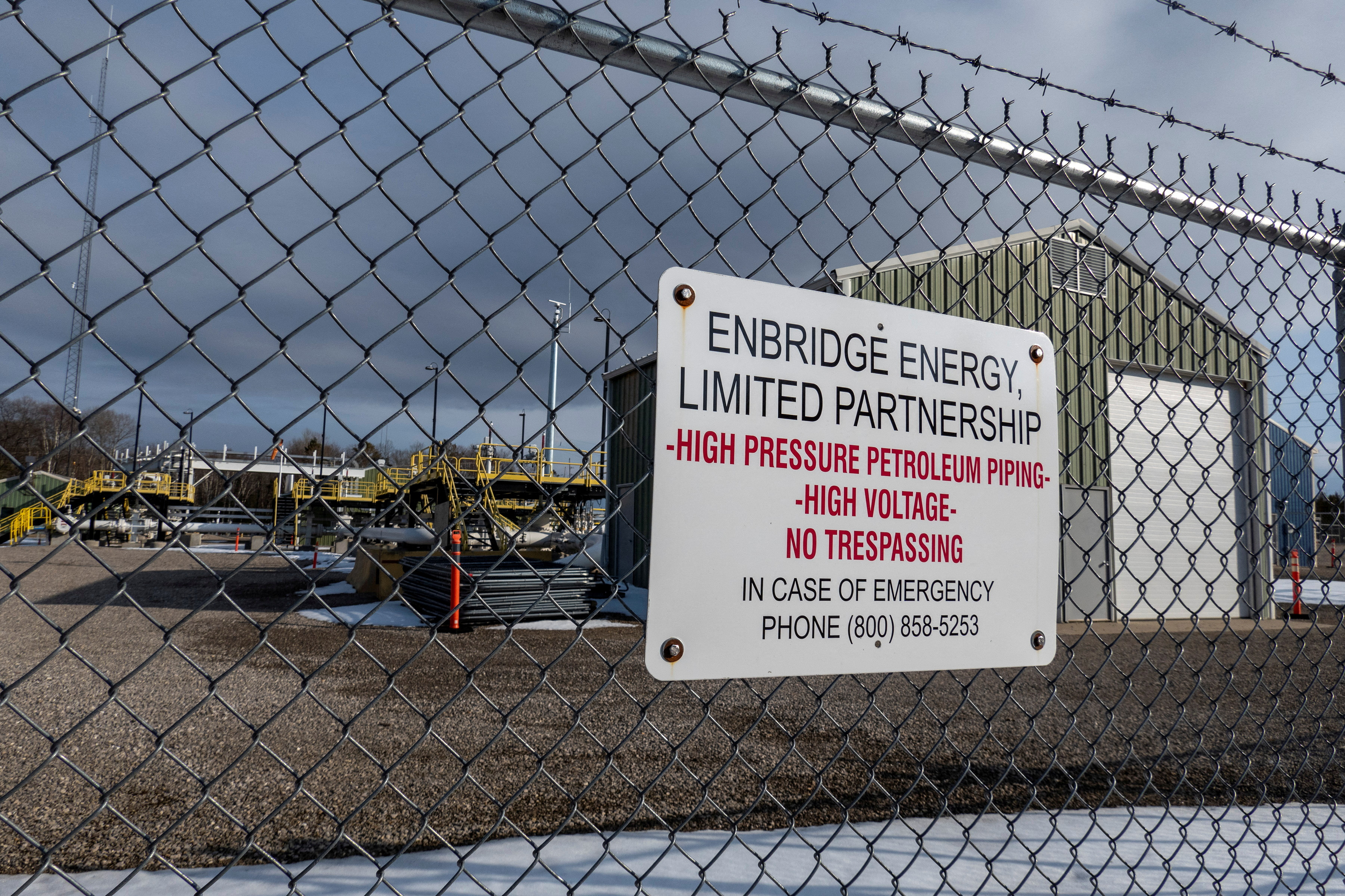 US files court statement to support Enbridge in Michigan pipeline case |  Reuters
