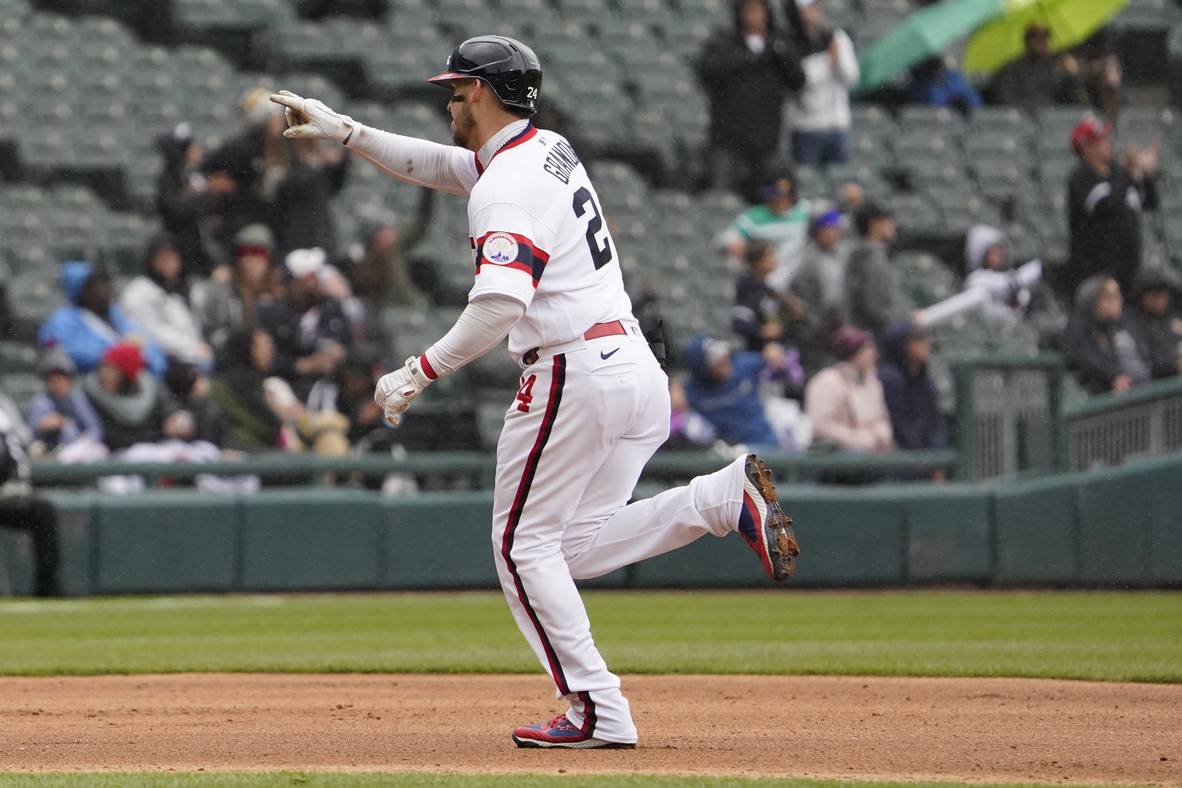 White Sox score seven in ninth to stun Rays, end 10-game slide