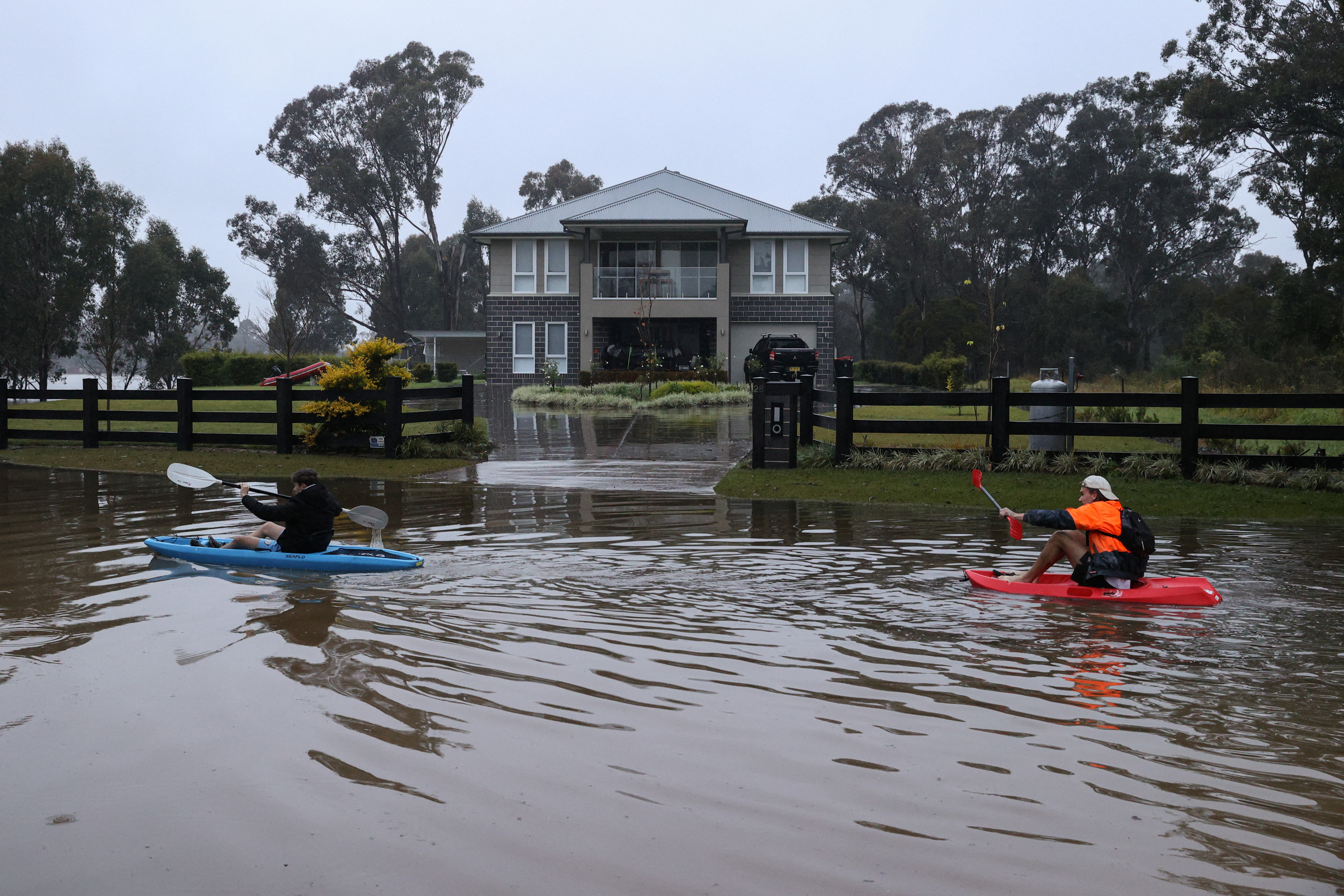 Flooding from heavy rains affects western suburbs in Sydney