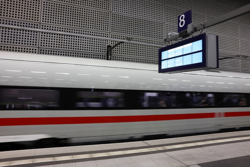 No hope for quick end to Deutsche Bahn, union dispute