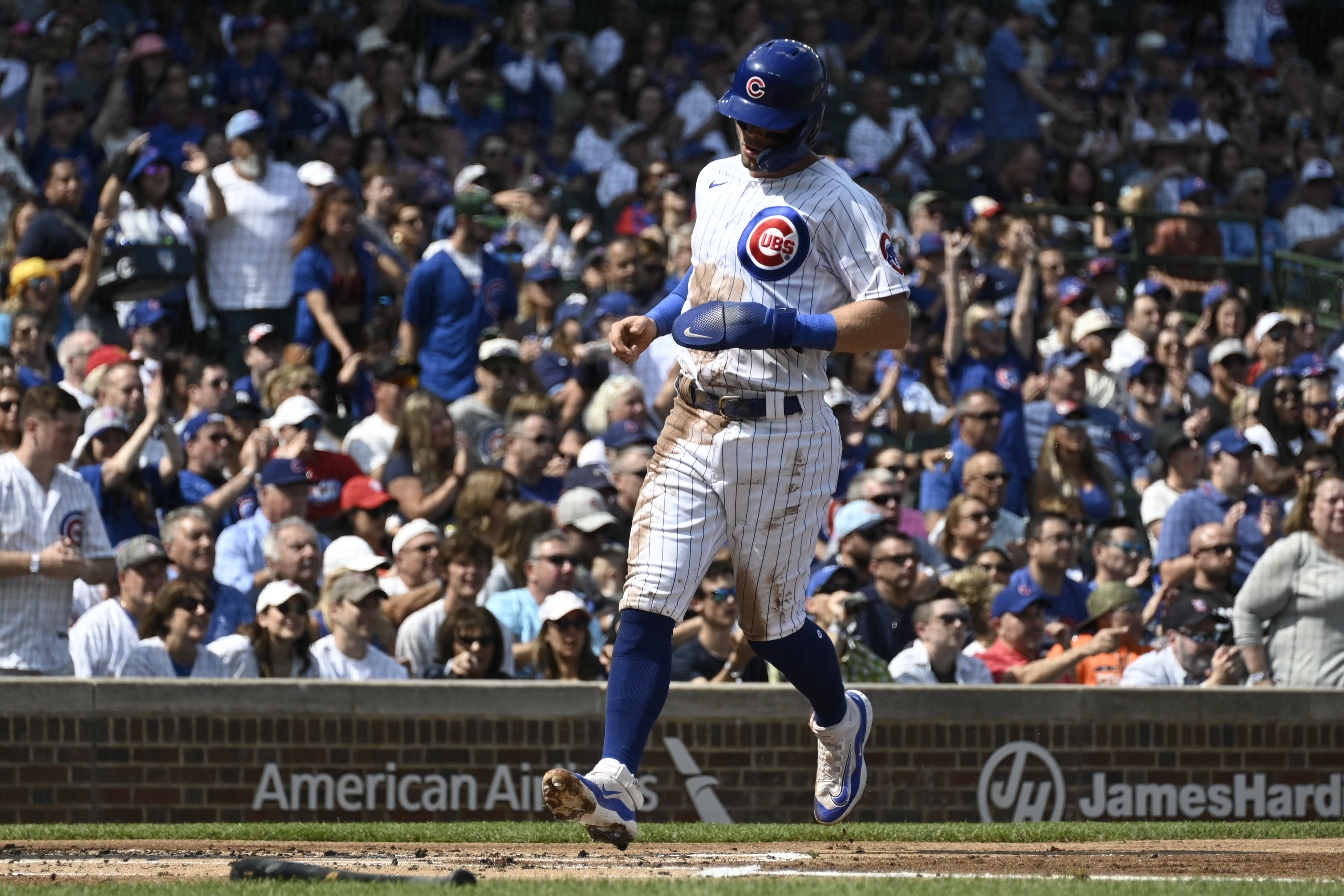 Cubs' bats awaken to beat D-backs, avoid 4-game sweep