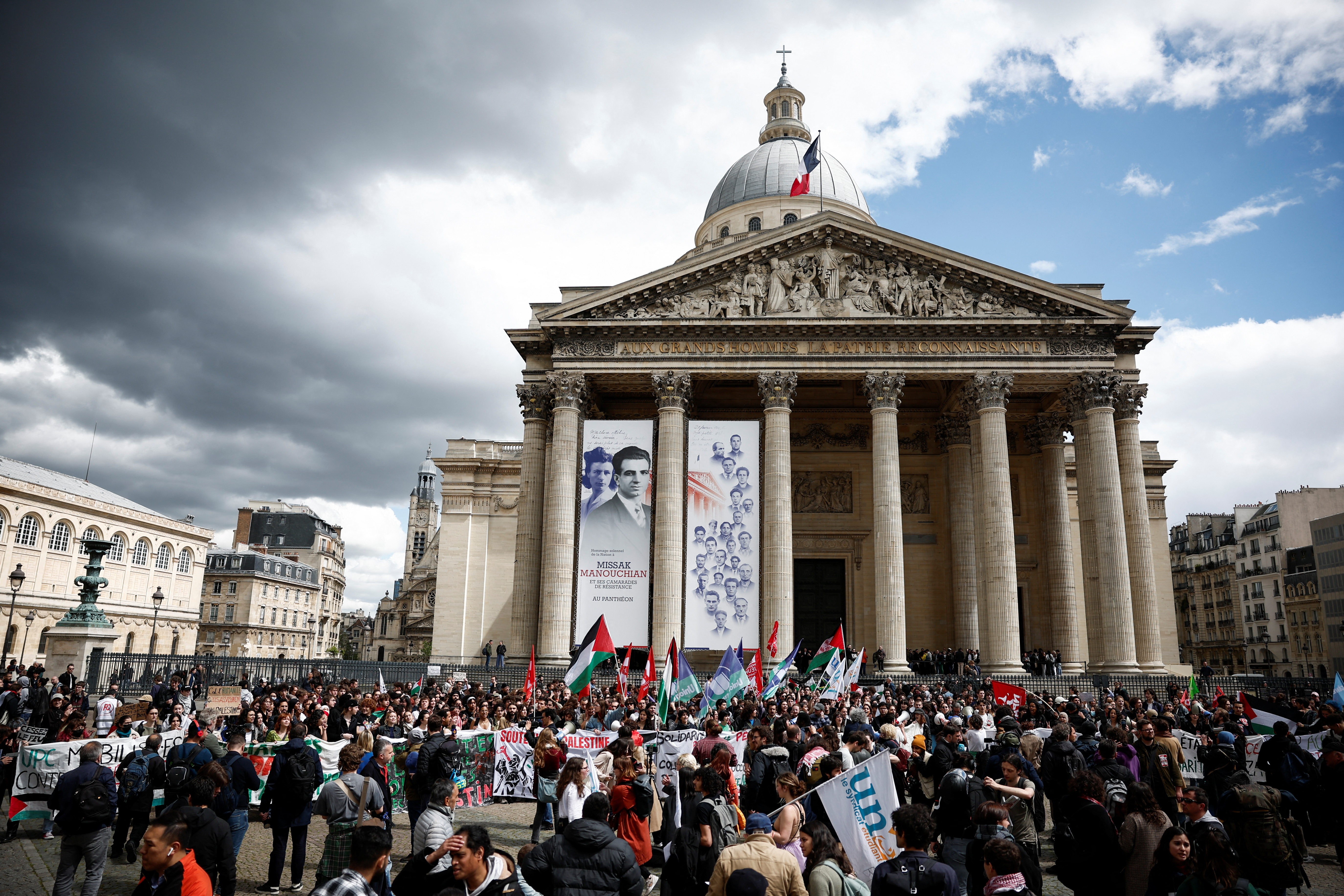 Paris students protest in support of Palestinians