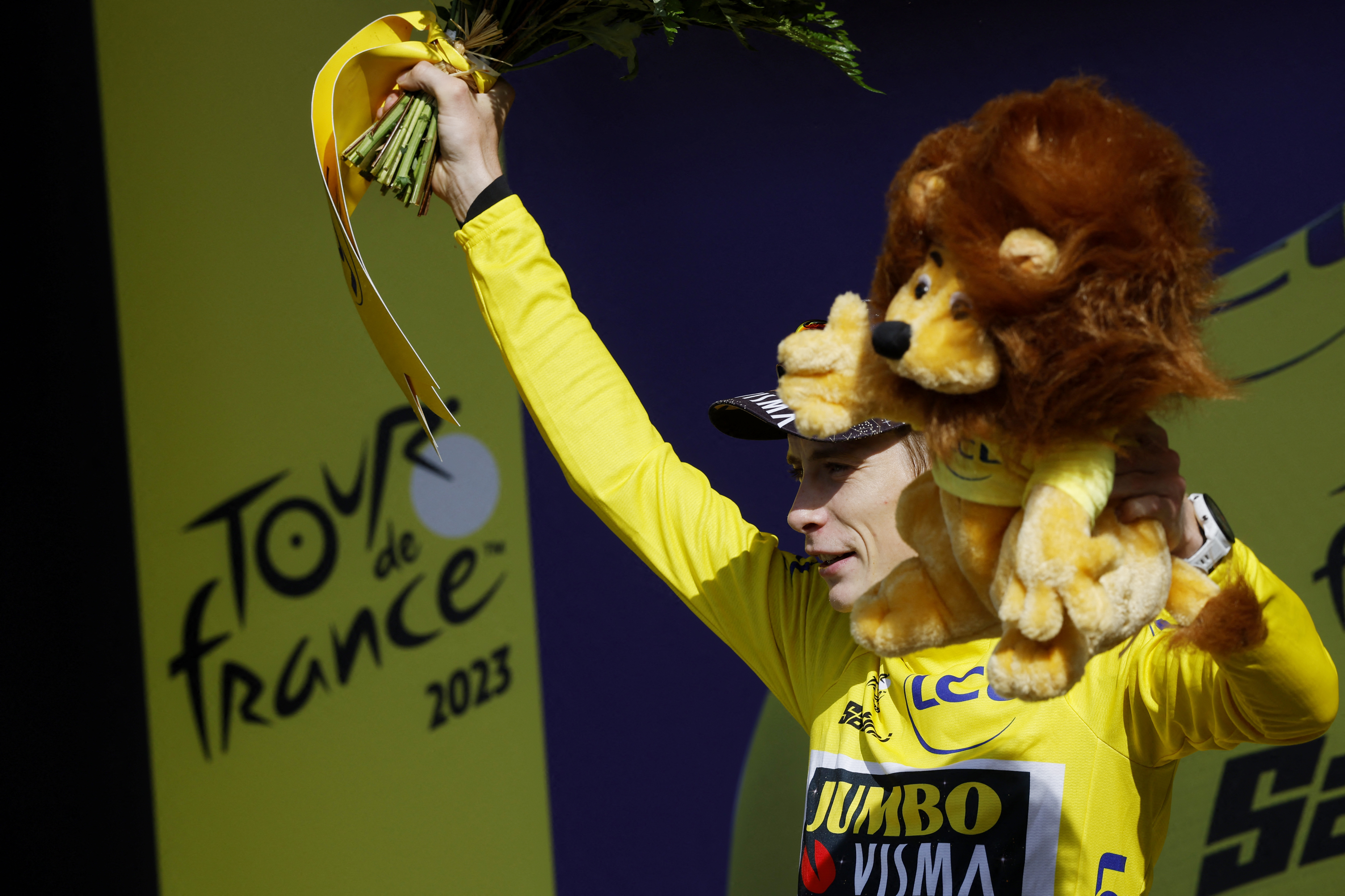 Vingegaard marches towards Tour de France title as Pogacar cracks