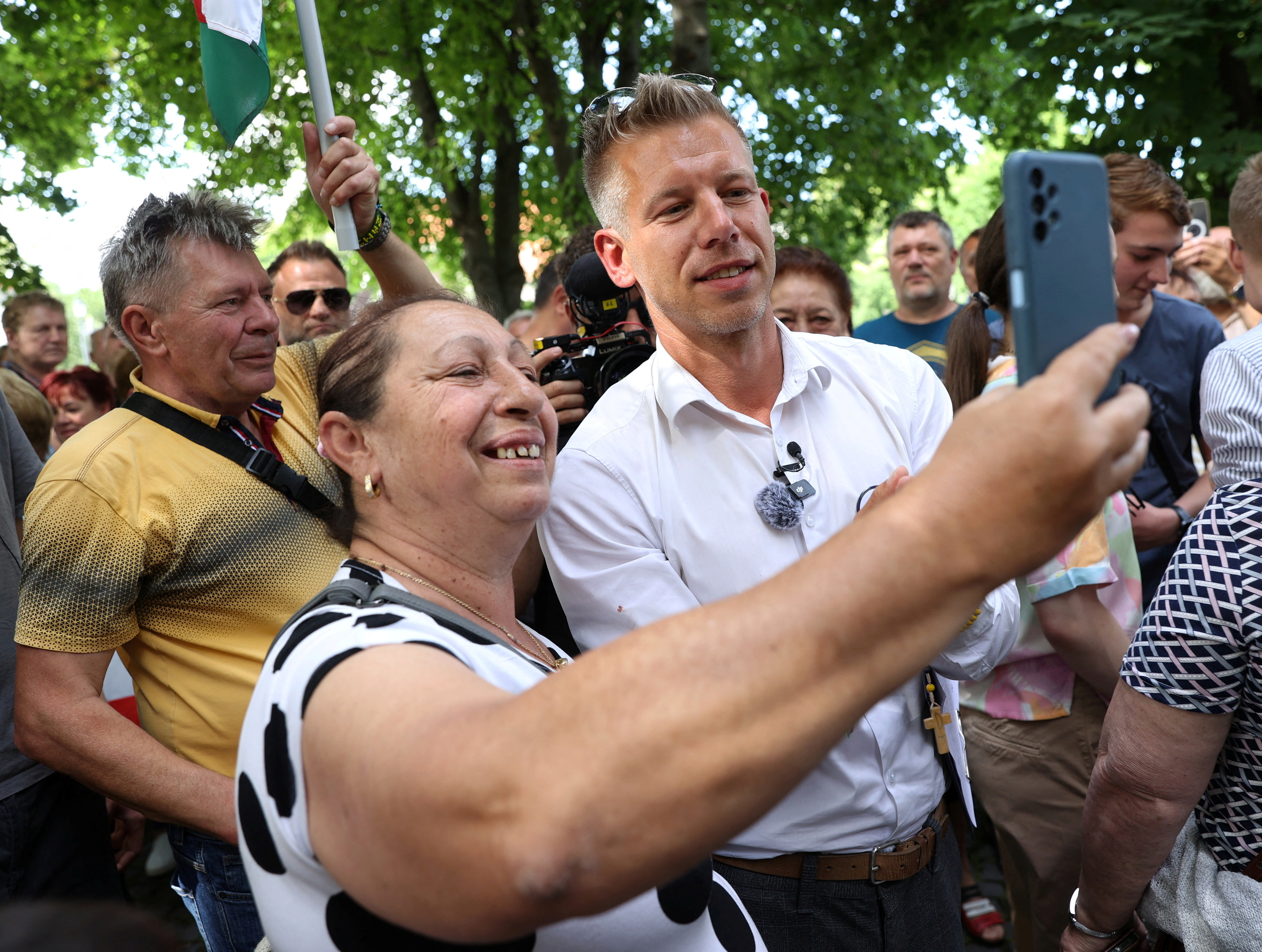 Kiss takes a selfie with Magyar, former government insider and leader of the Respect and Freedom (TISZA) Party at an EP election campaign tour in Paszto