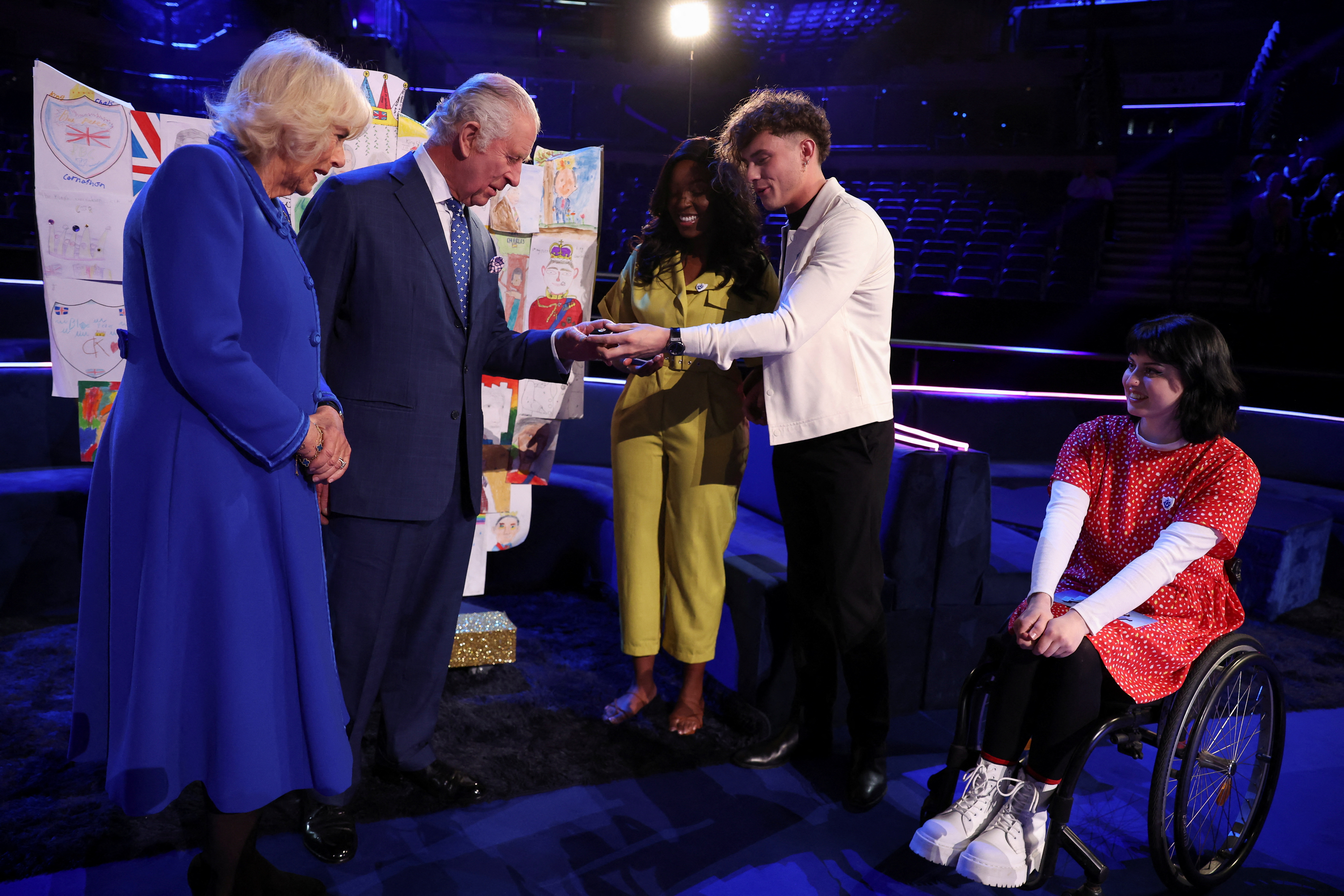 El rey Carlos de Gran Bretaña inauguró la sede del concurso de Eurovisión