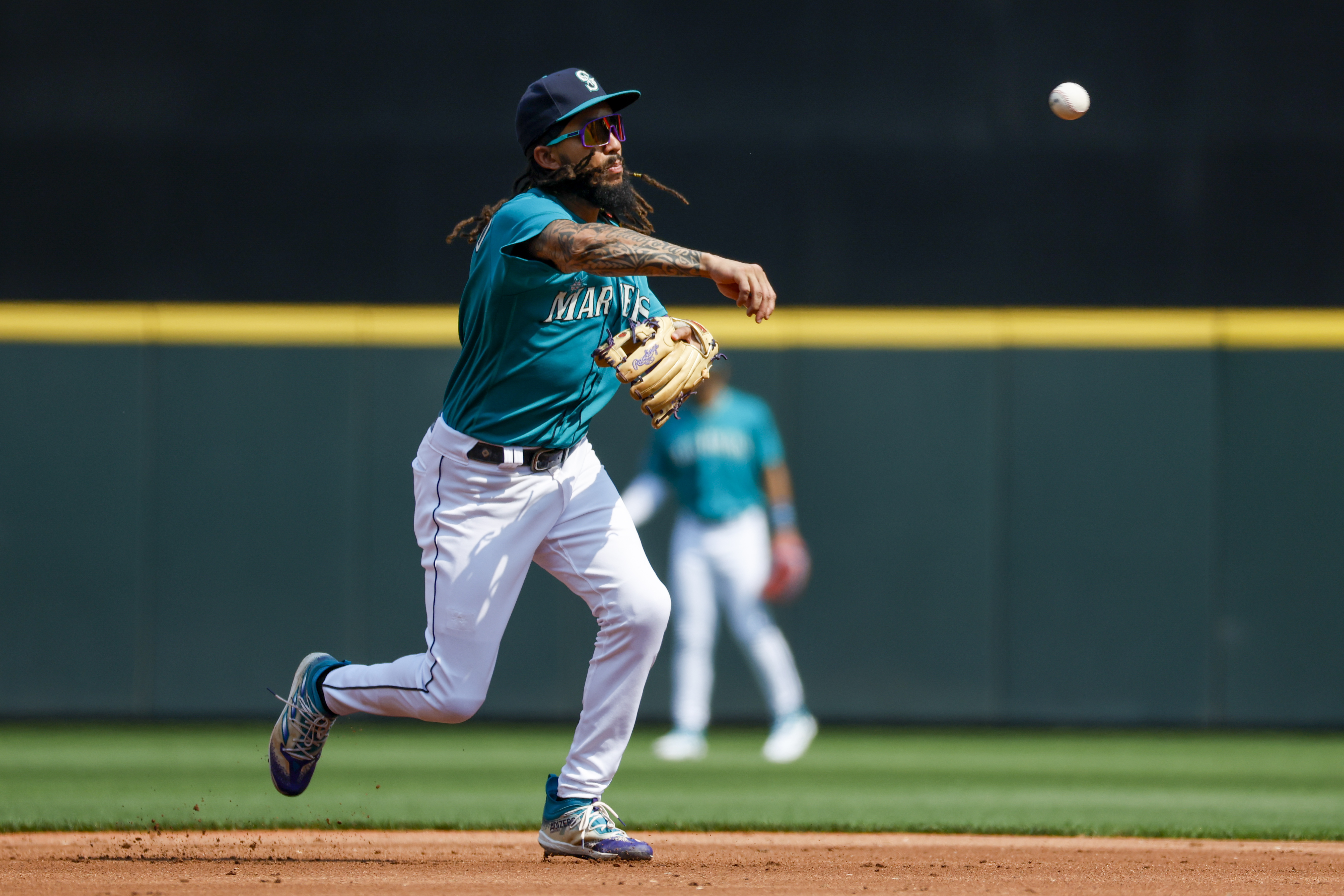 Teoscar Hernández homers twice to lead Mariners over Royals 15-2