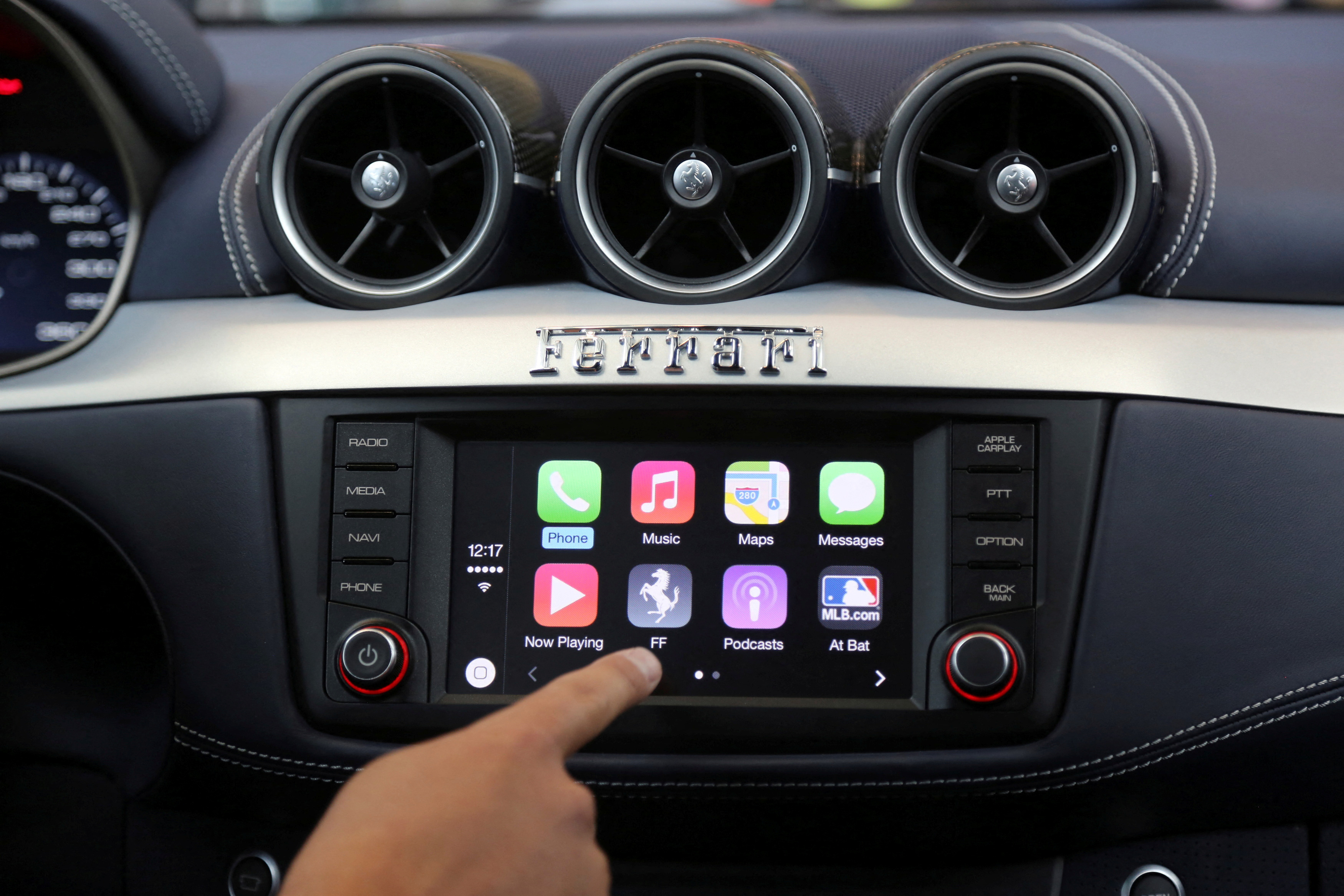 Apple eyes gas purchases from dashboard because it revs up automobile software program