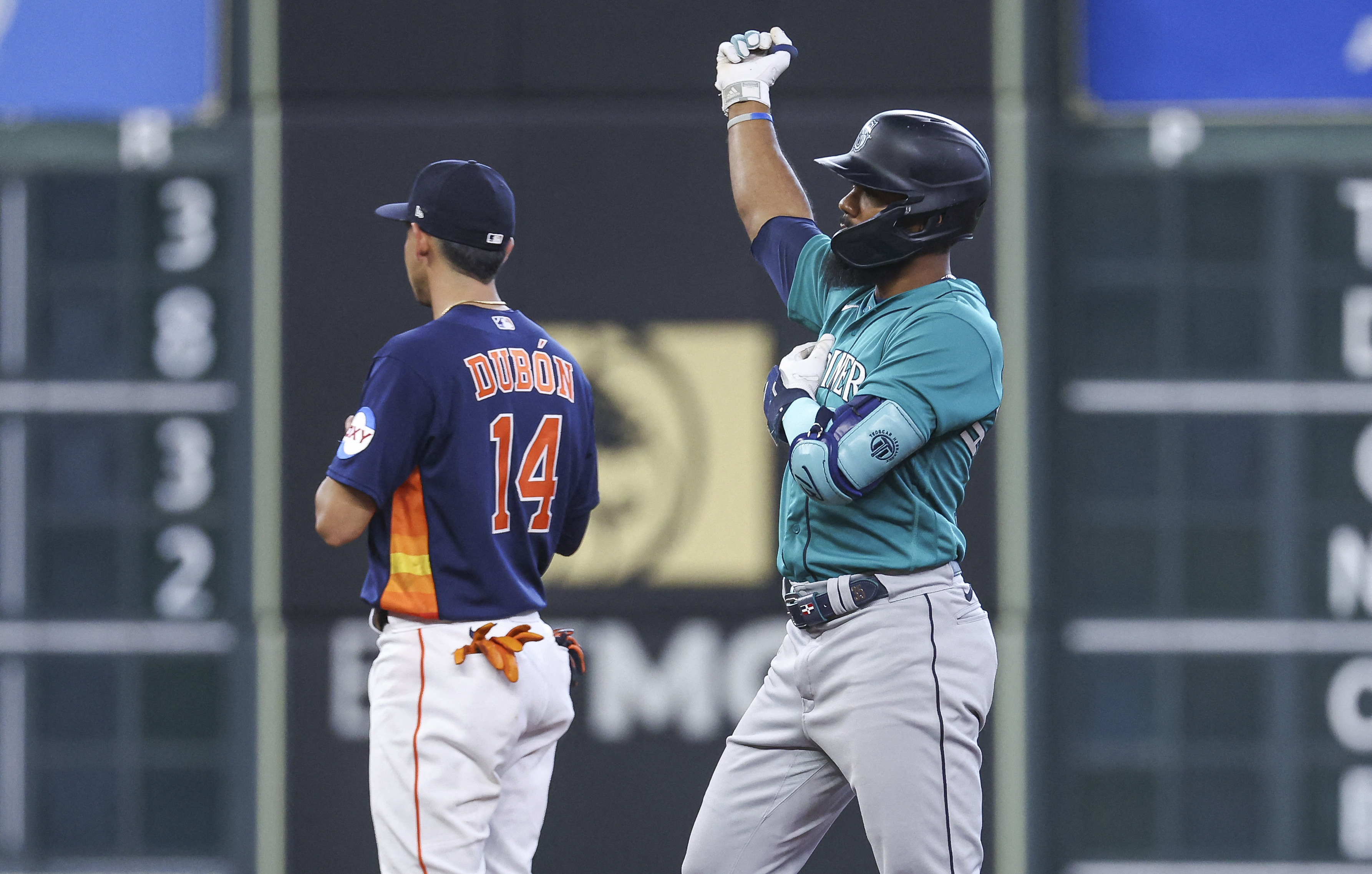 Martin Maldonado's late heroics help Astros edge Mariners