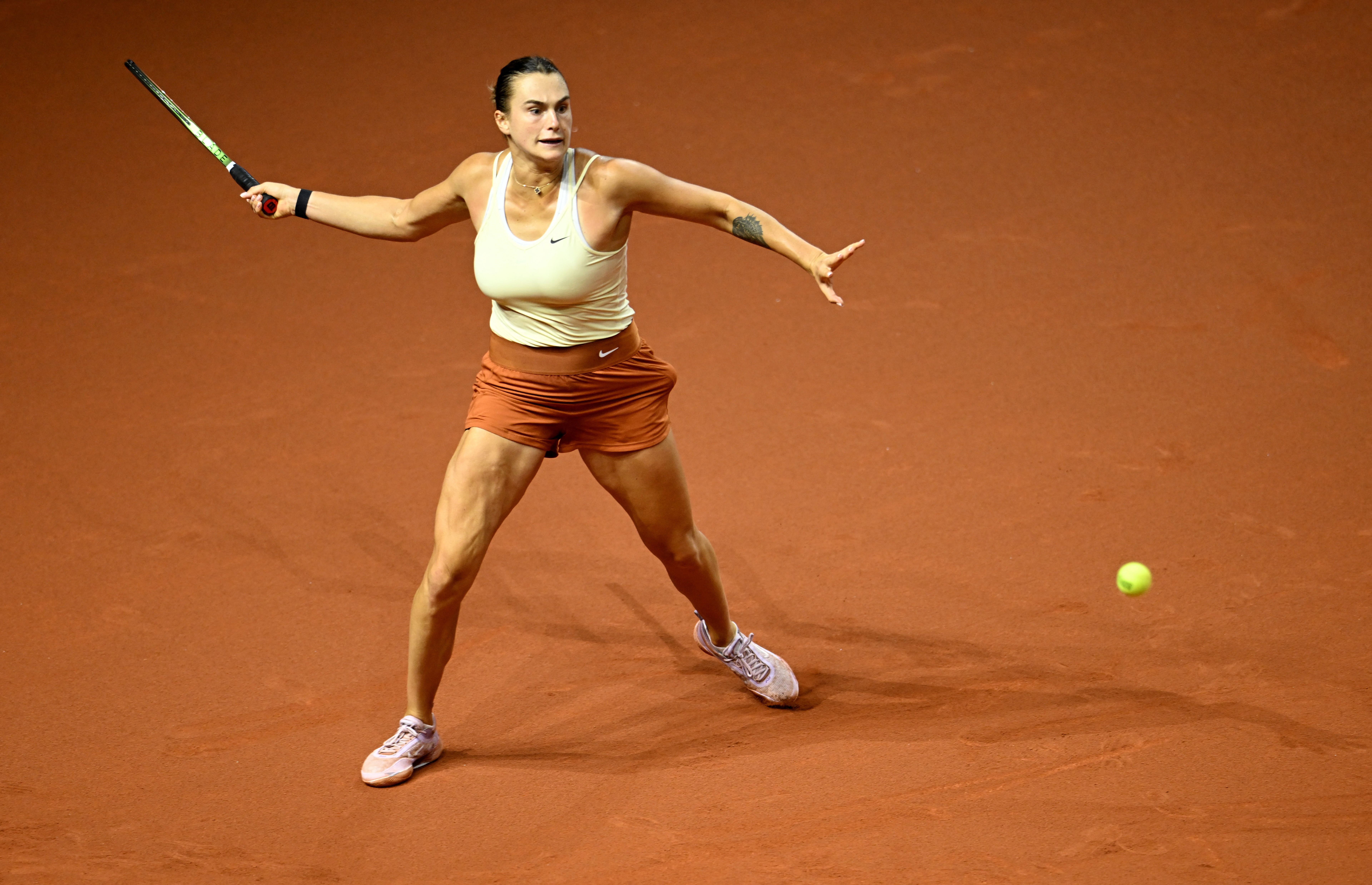 No.2 Swiatek beats No.1 Sabalenka in WTA Finals semis - SportsDesk