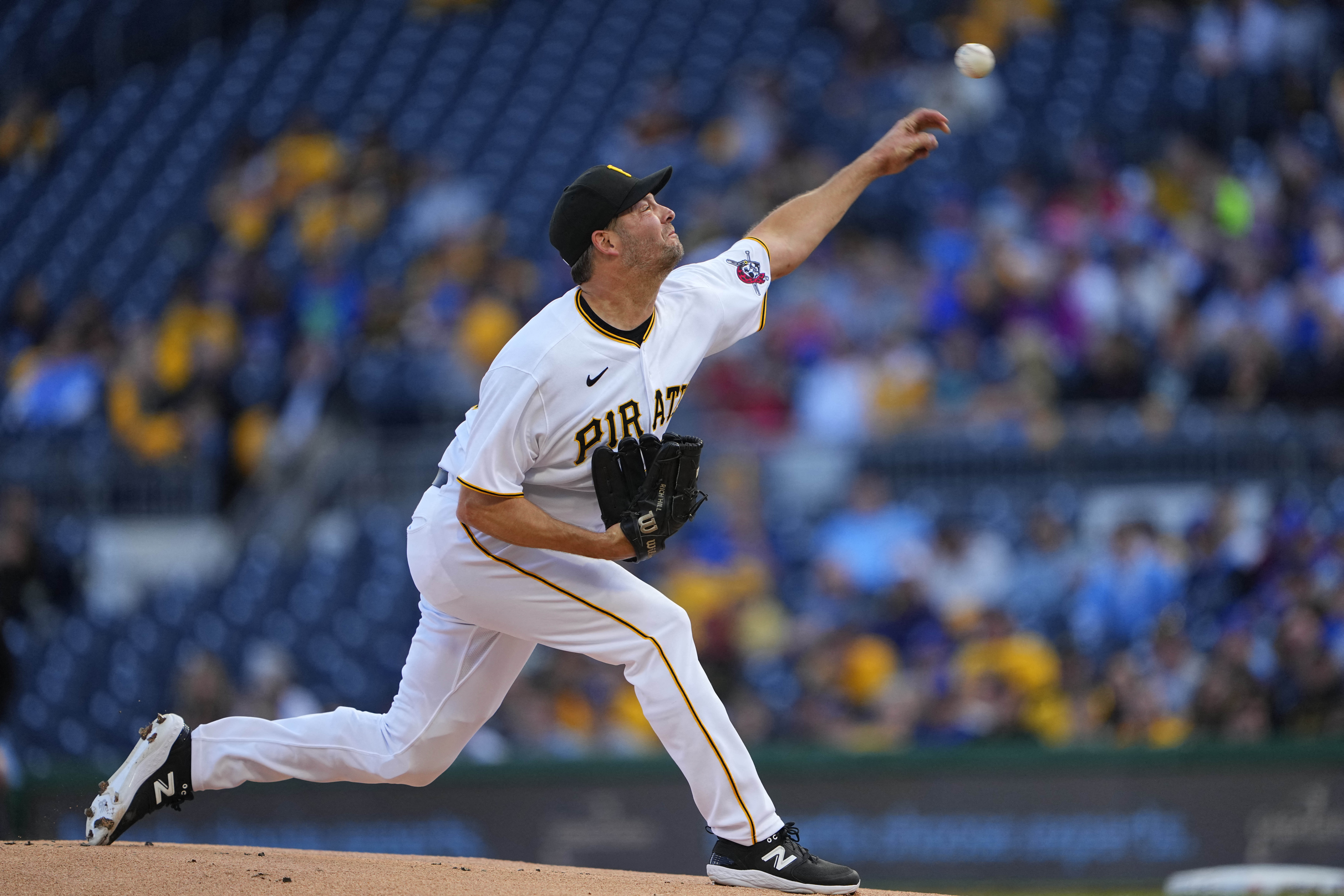 Offense continues to sputter, Pirates come up short against Blue Jays