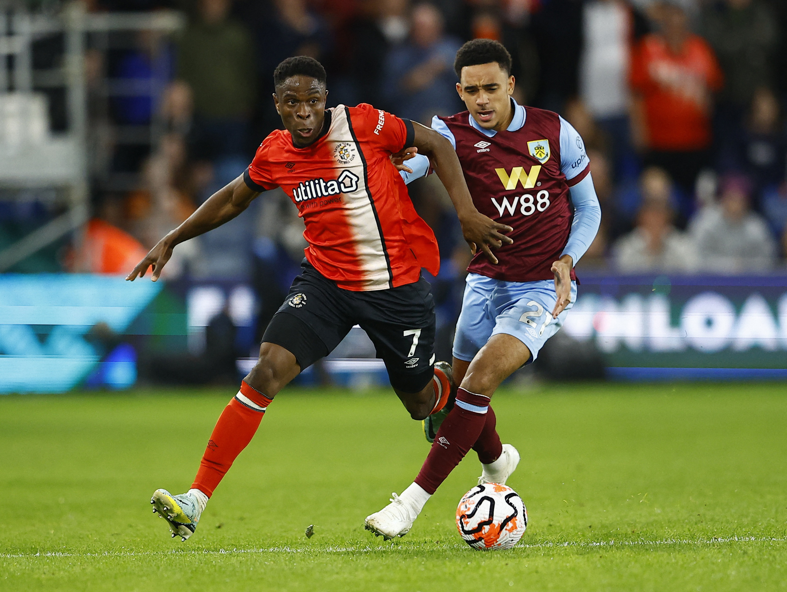 Luton Town adia estreia em casa contra o Burnley devido a obras no