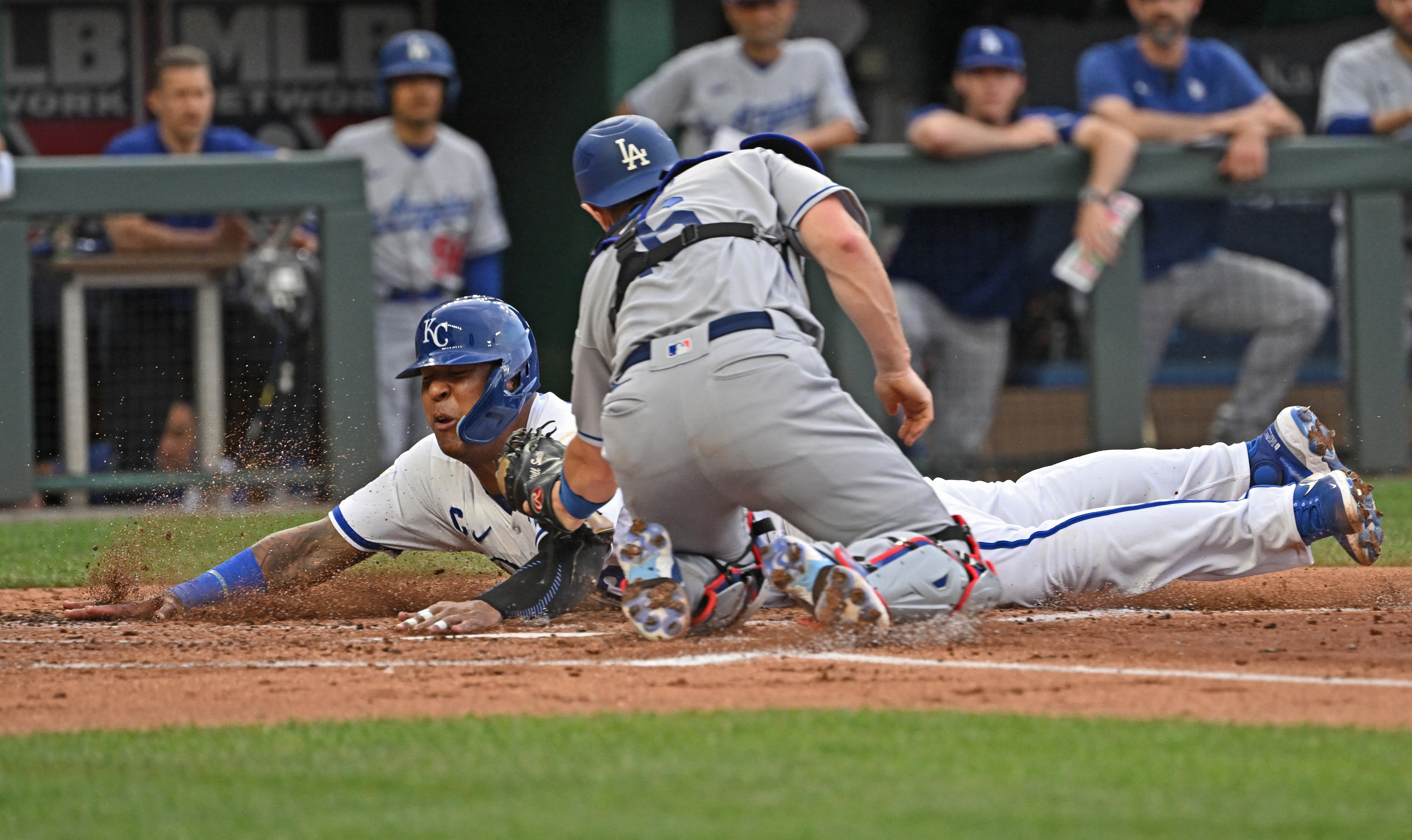 Royals ride big first inning to win over Dodgers