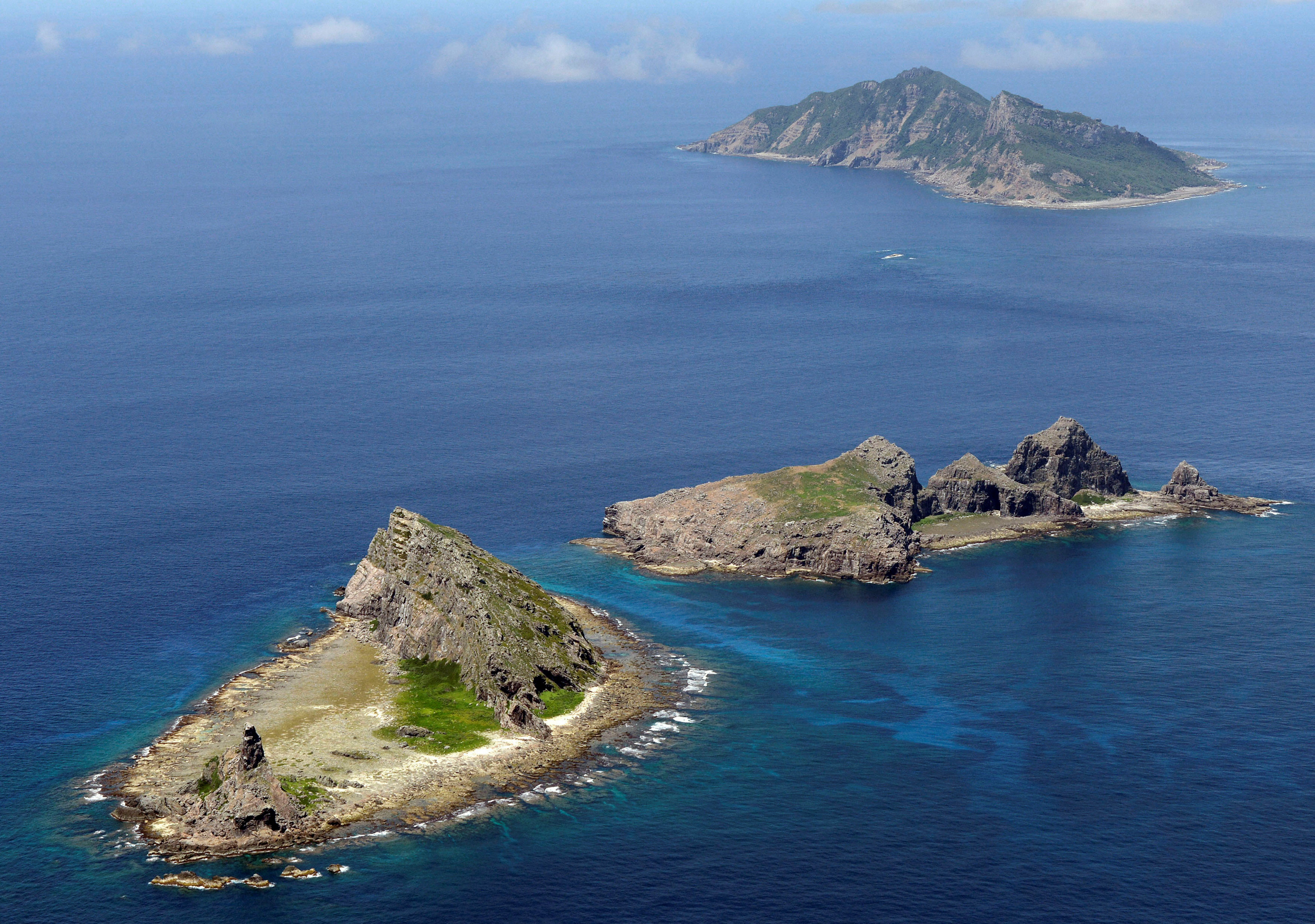 China, Japan trade blame over confrontation near disputed islands