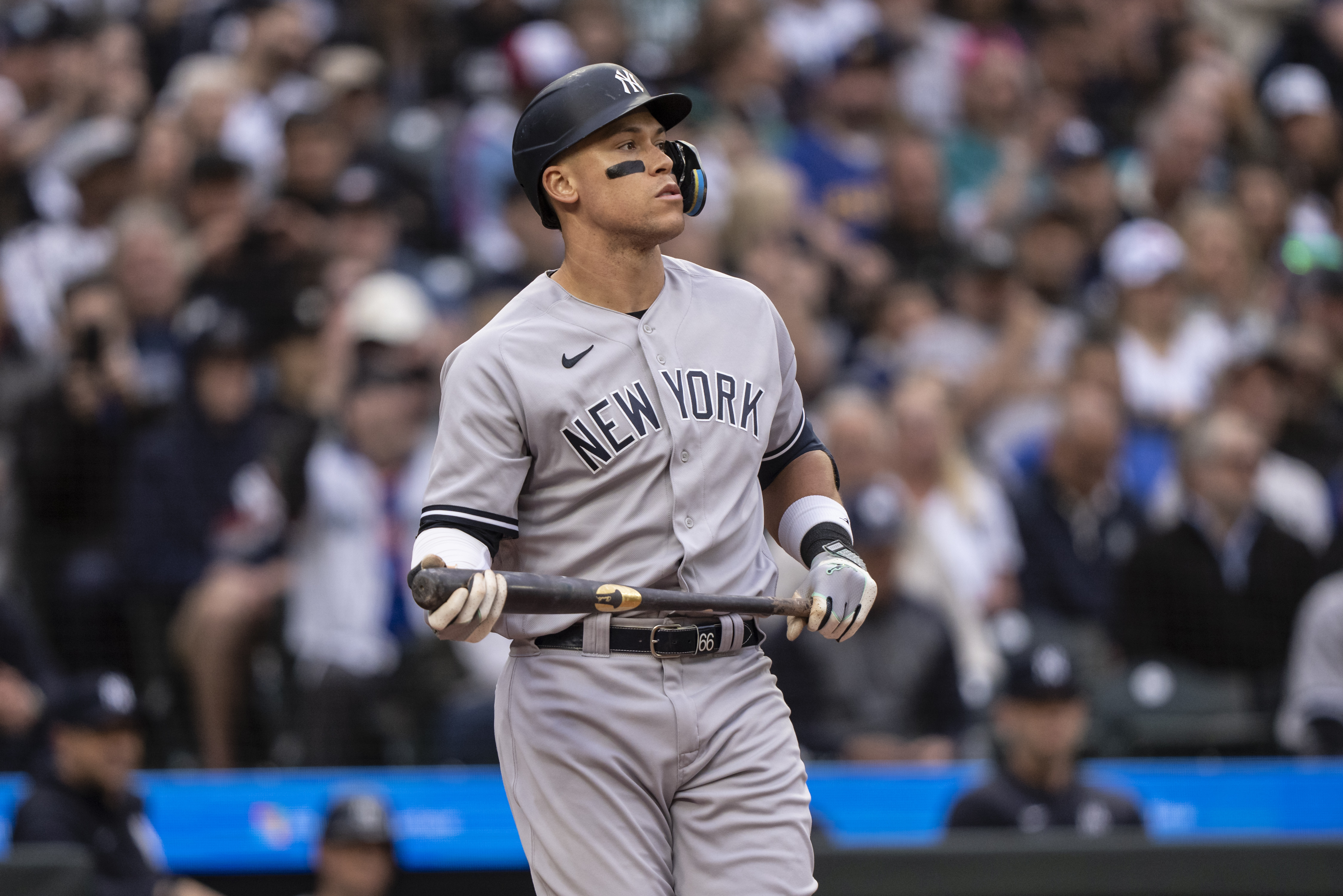 Cal Raleigh's RBI single in 10th lifts Mariners past Yankees, 1-0