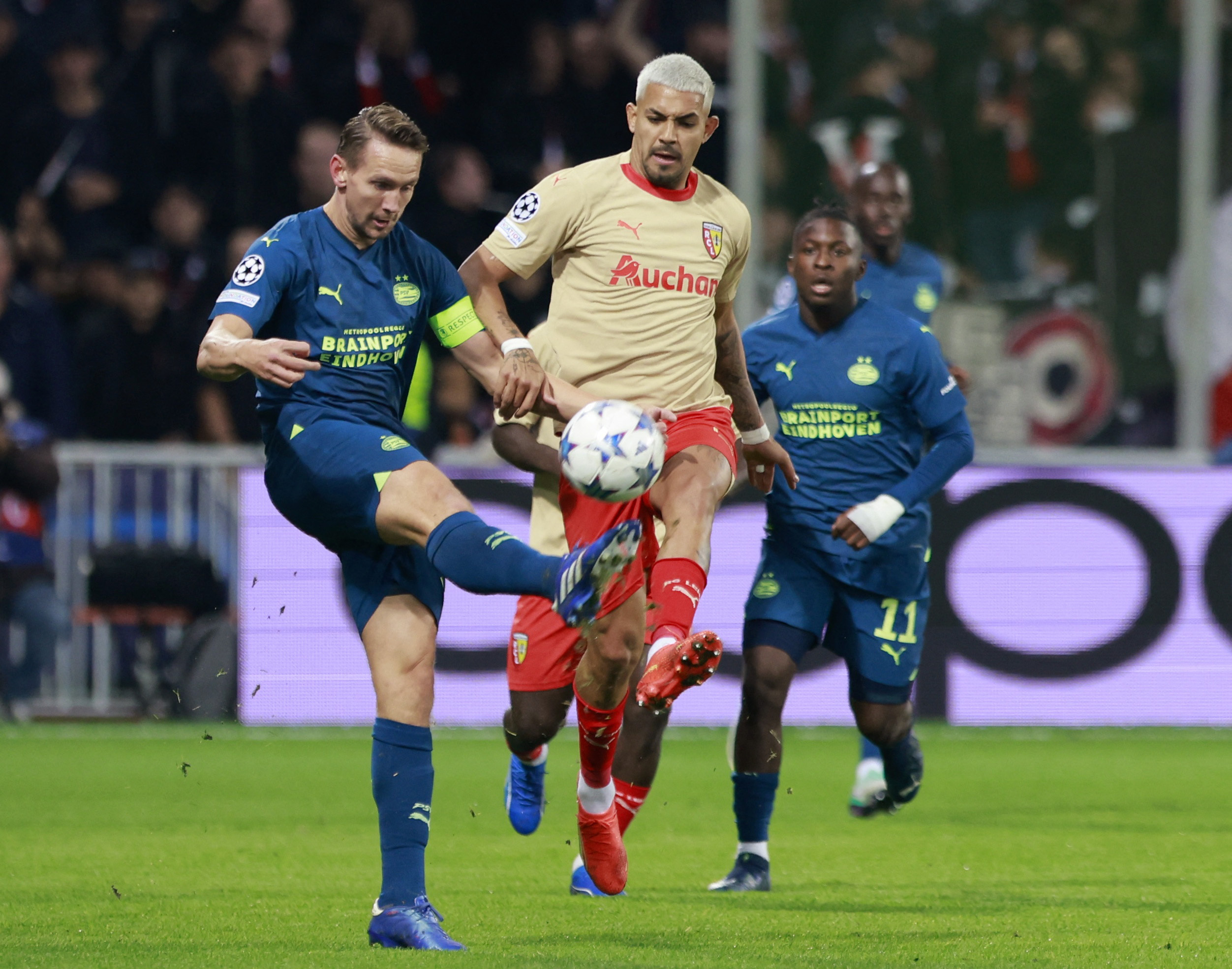 Lens Come From Behind To Rescue Draw Against PSV | Reuters