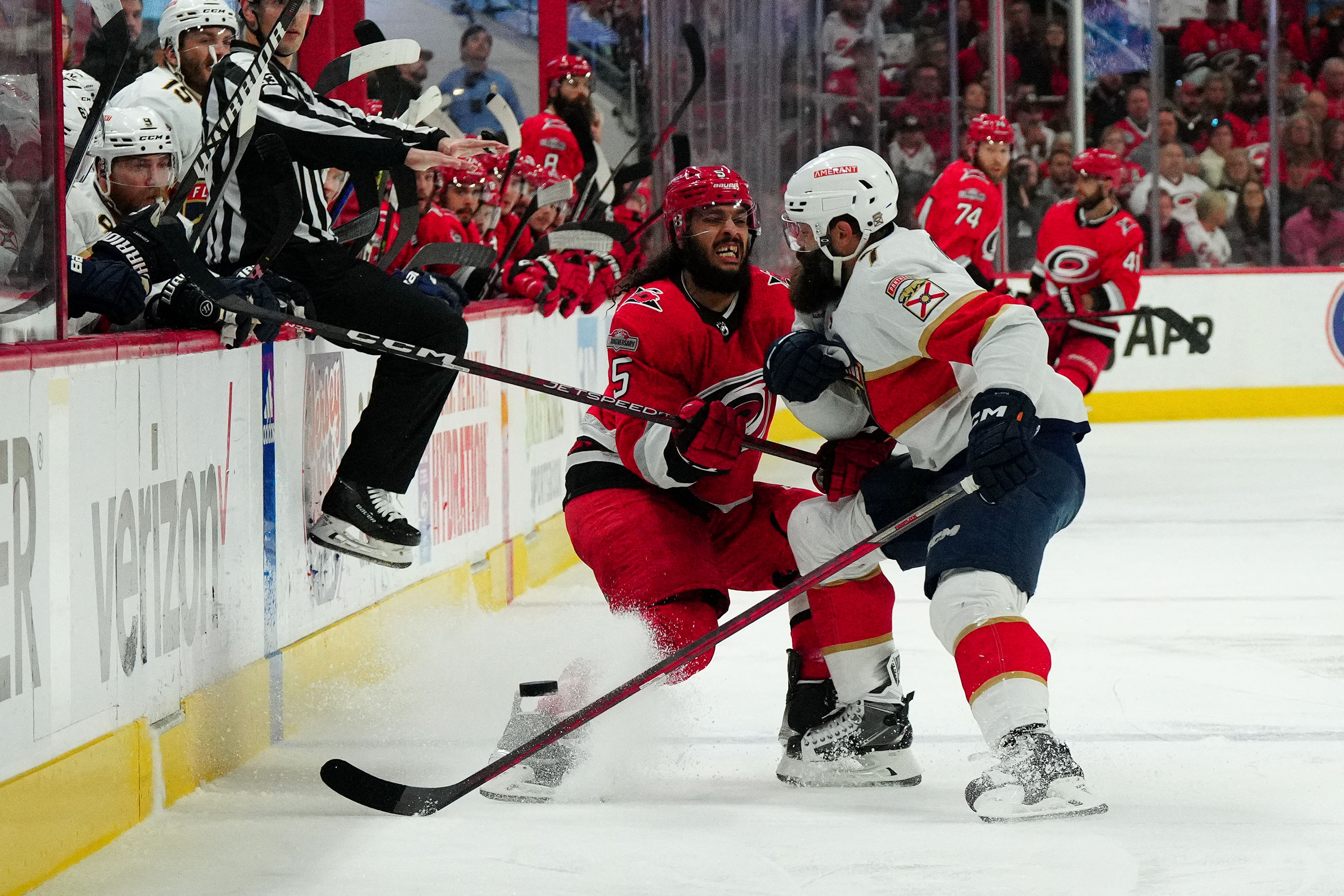 FLORIDA PANTHERS X CAROLINA HURRICANES - JOGO 1 - PLAYOFFS NHL [PT