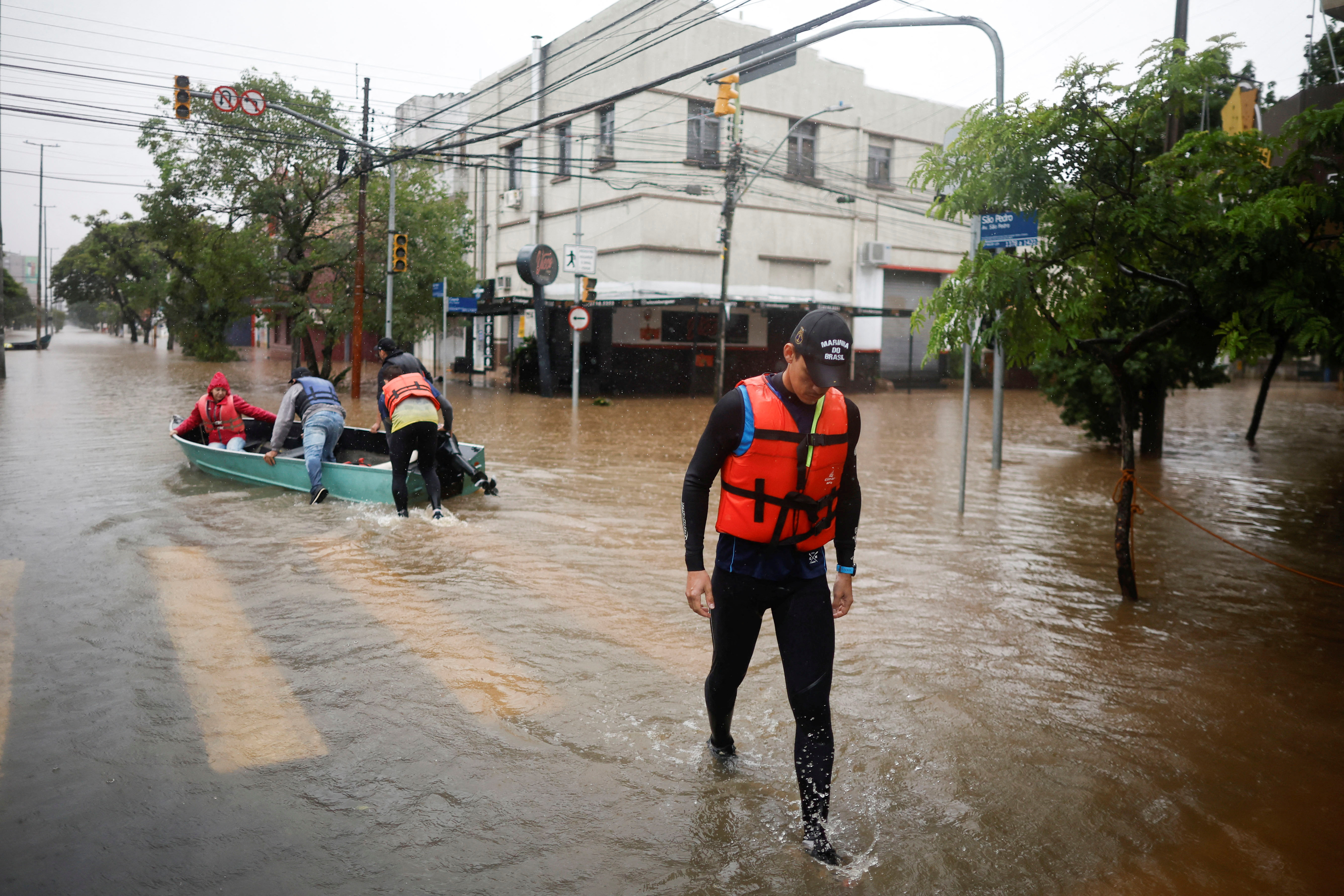 In pictures: Death toll from floods in Brazil rises - May 14, 2024 | ロイター