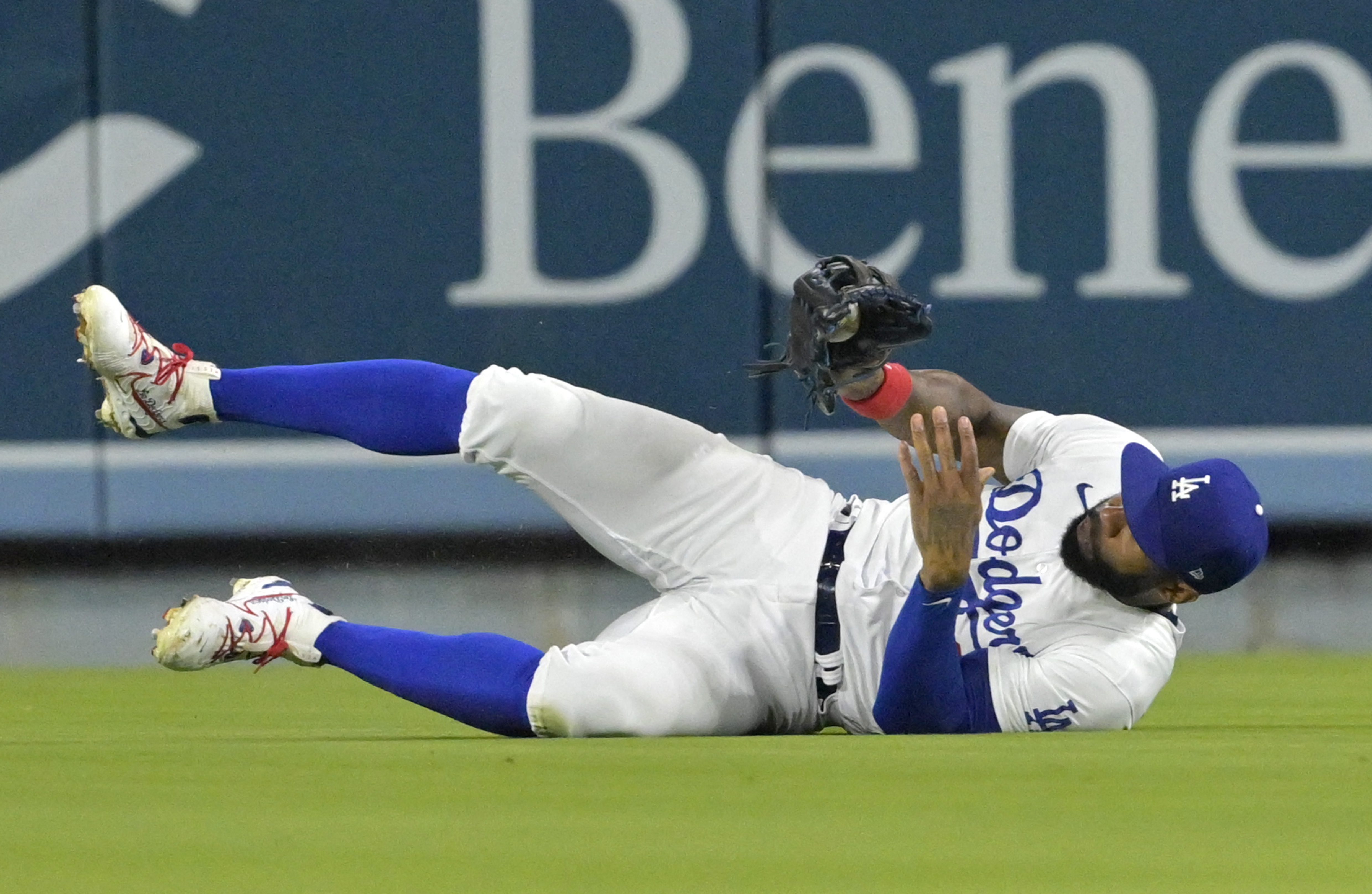 Barnes homers for first time in nearly a year, Dodgers beat Brewers 1-0 for  11th straight victory