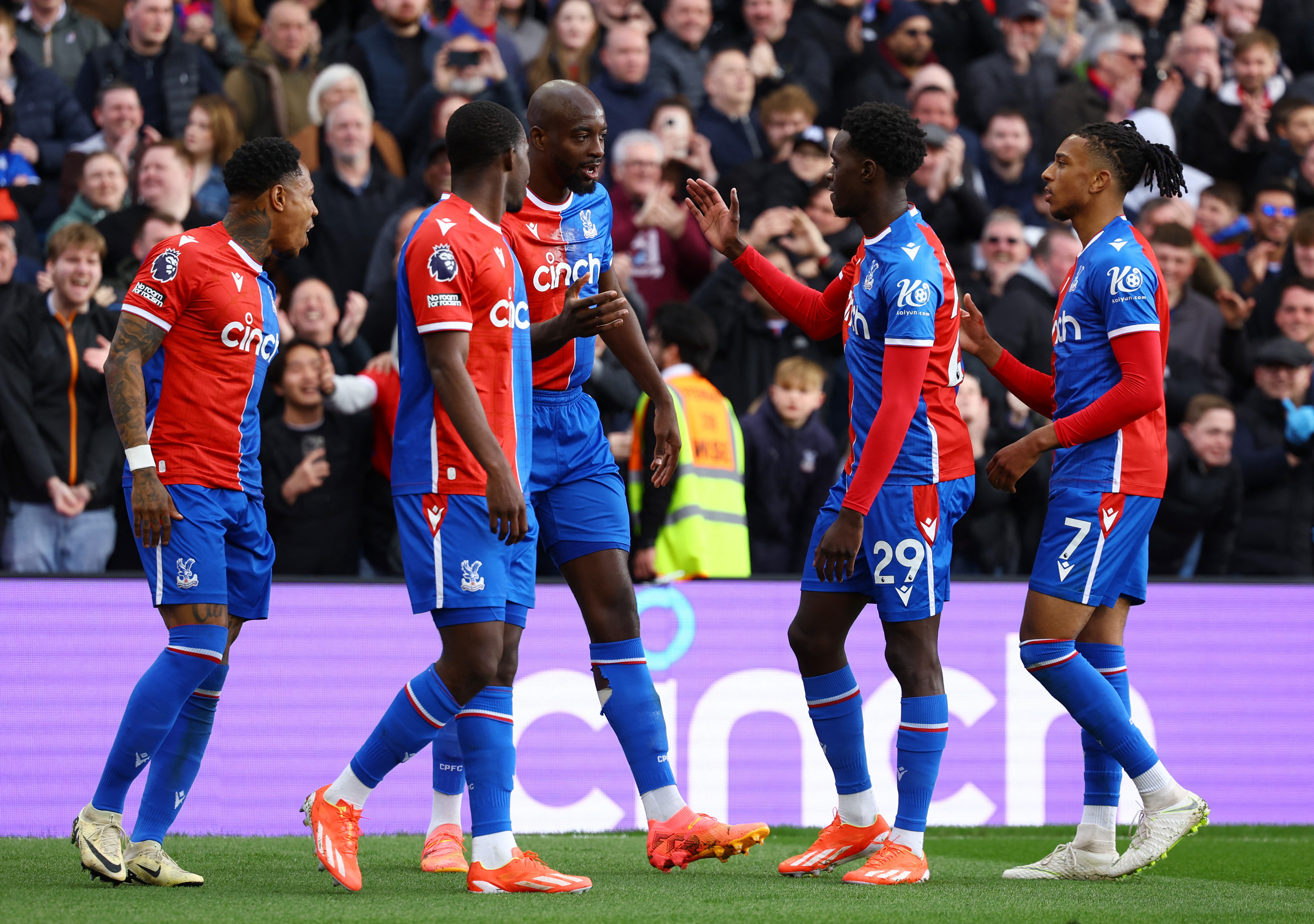 Crystal Palace's Mateta nets brace in 5-2 thrashing of West Ham | Reuters
