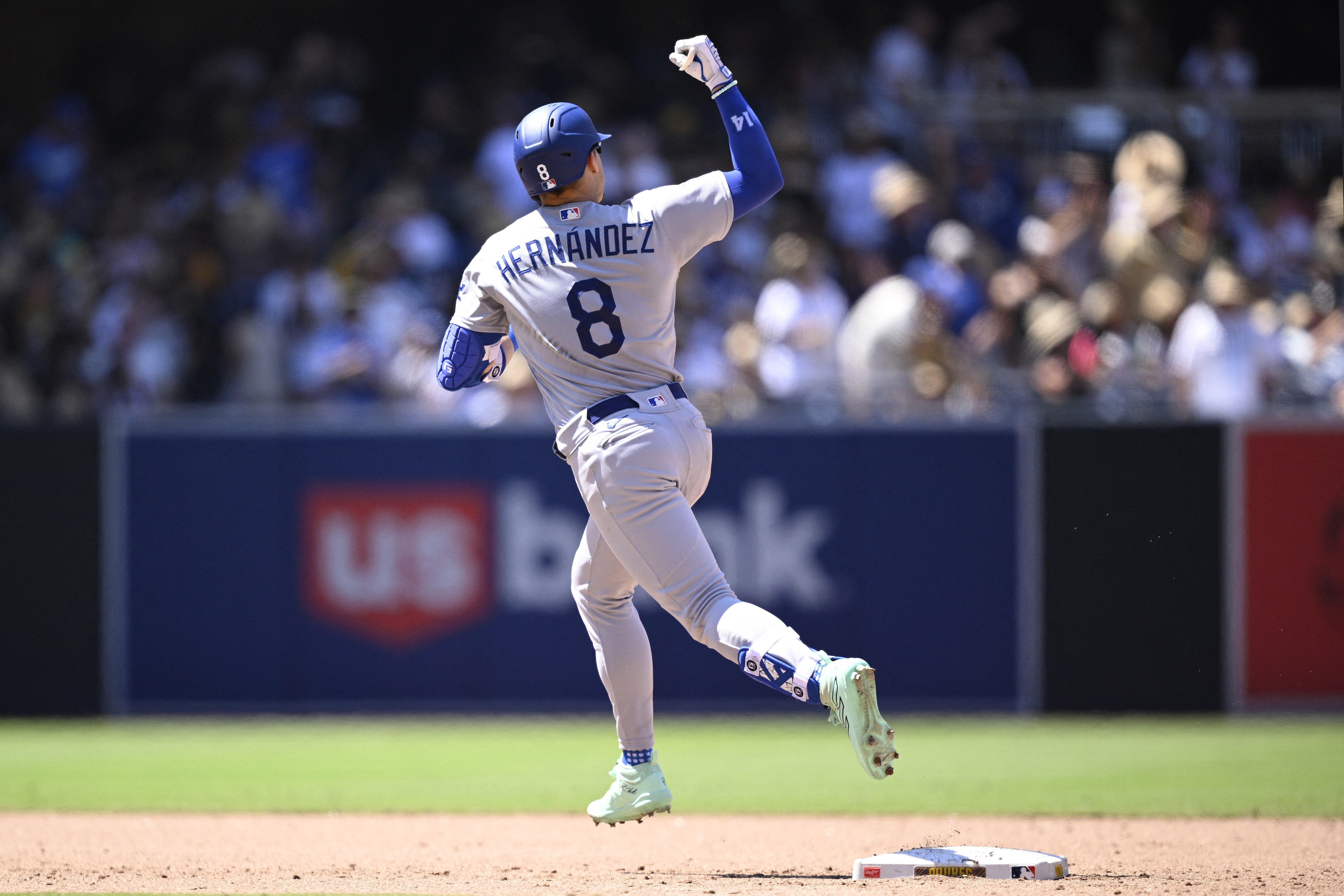 Mookie Betts (grand slam), Dodgers overpower Padres