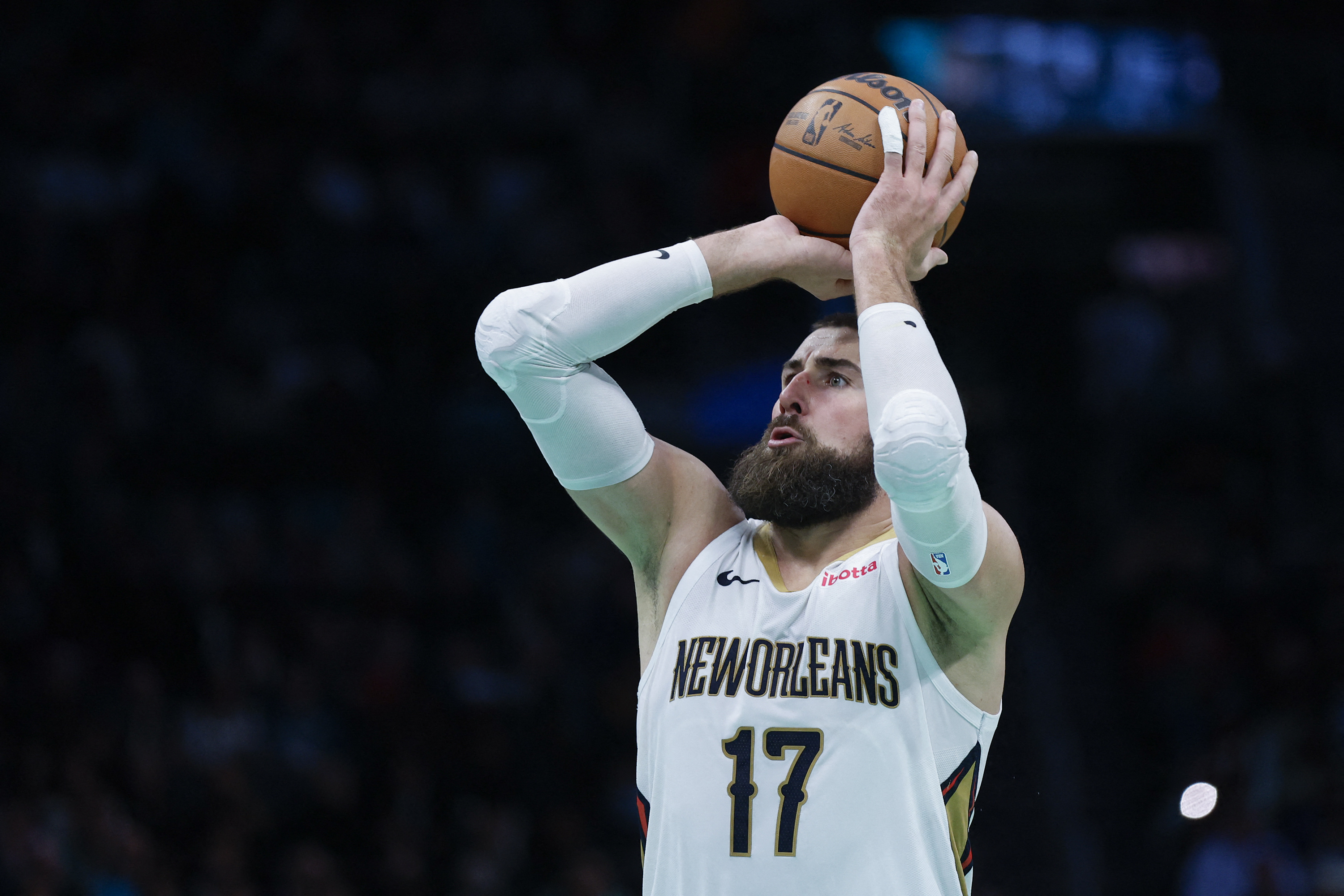 Jonas Valanciunas, Pelicans Beat Hornets, Win Third Straight | Reuters