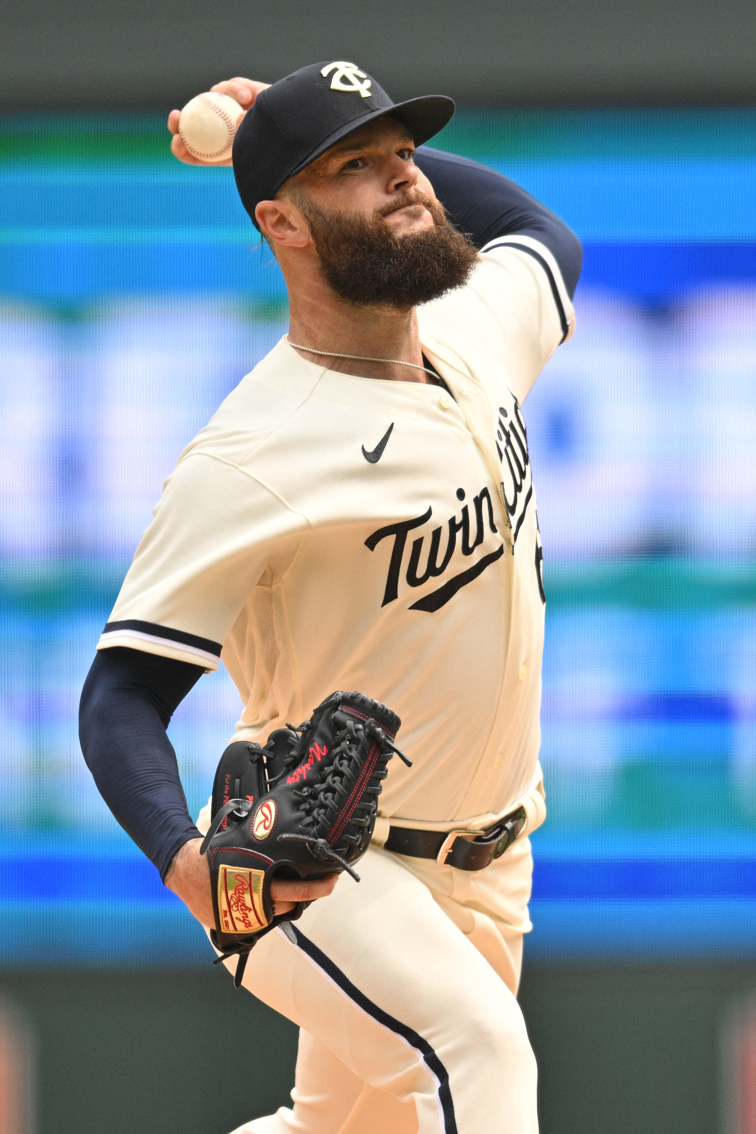 Dallas Keuchel's bid for perfection broken up in seventh inning of Twins'  win over Pirates – Twin Cities