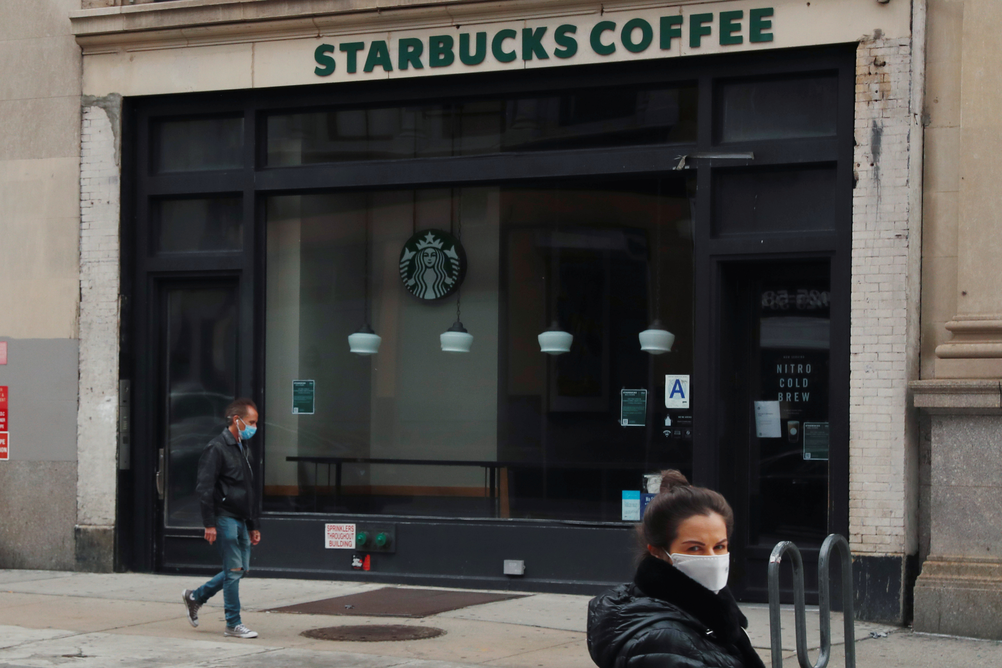 Starbucks Plans to Send Its Employees to College for Free – Be Legendary