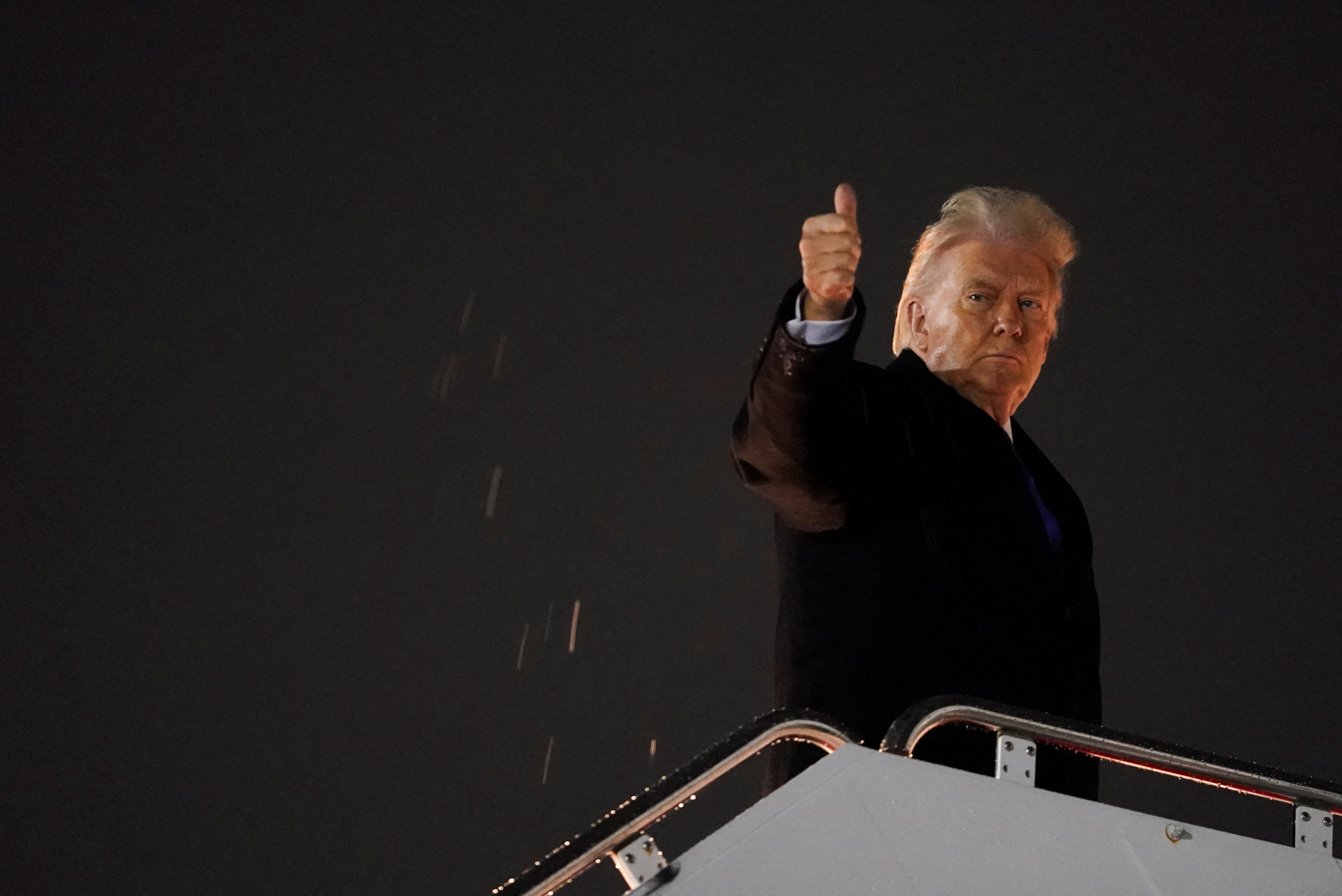 トランプ米大統領、クレジットカード金利に10％の上限設定を要求 1年間