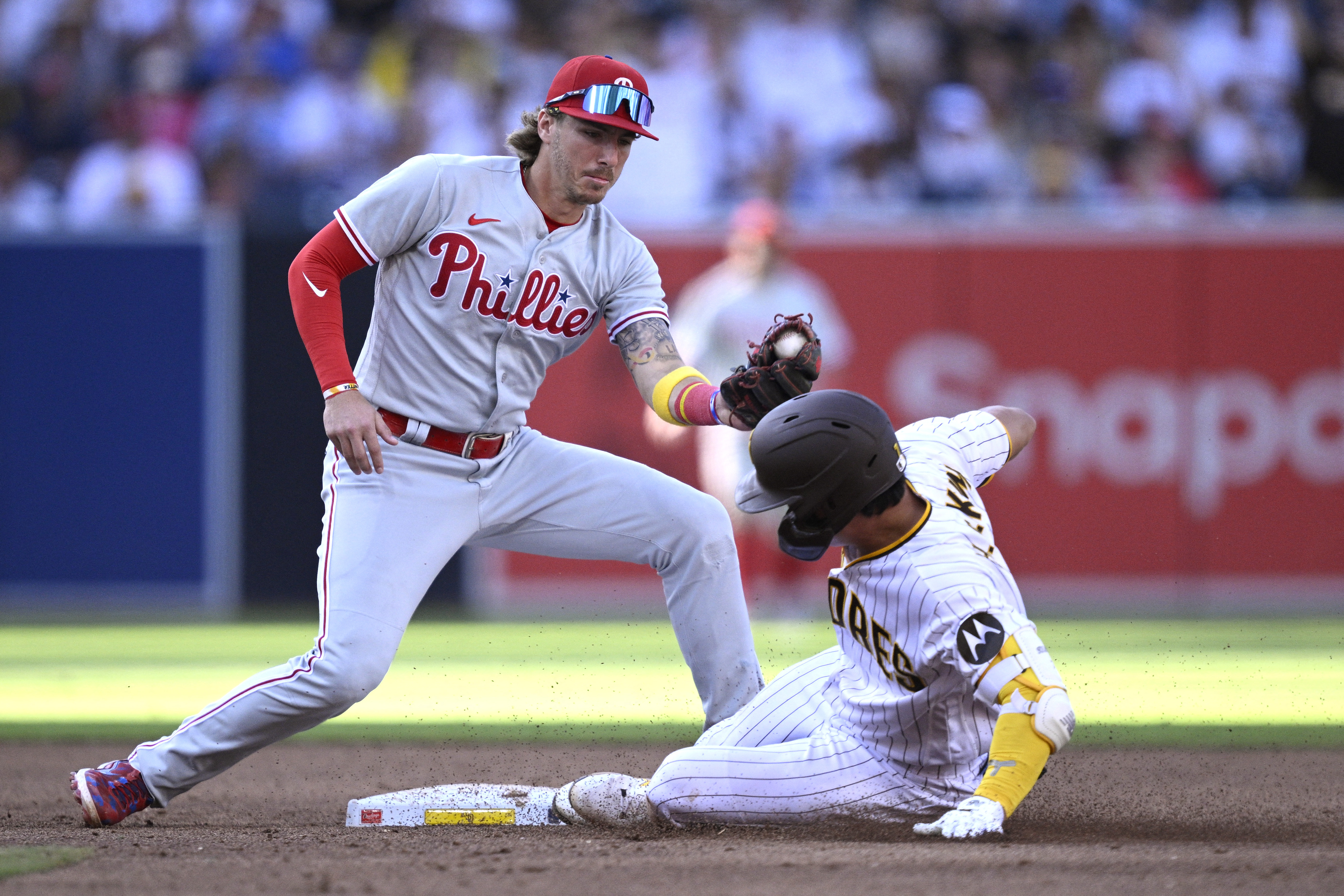 Phillies get off to fast start, hold on to defeat Padres