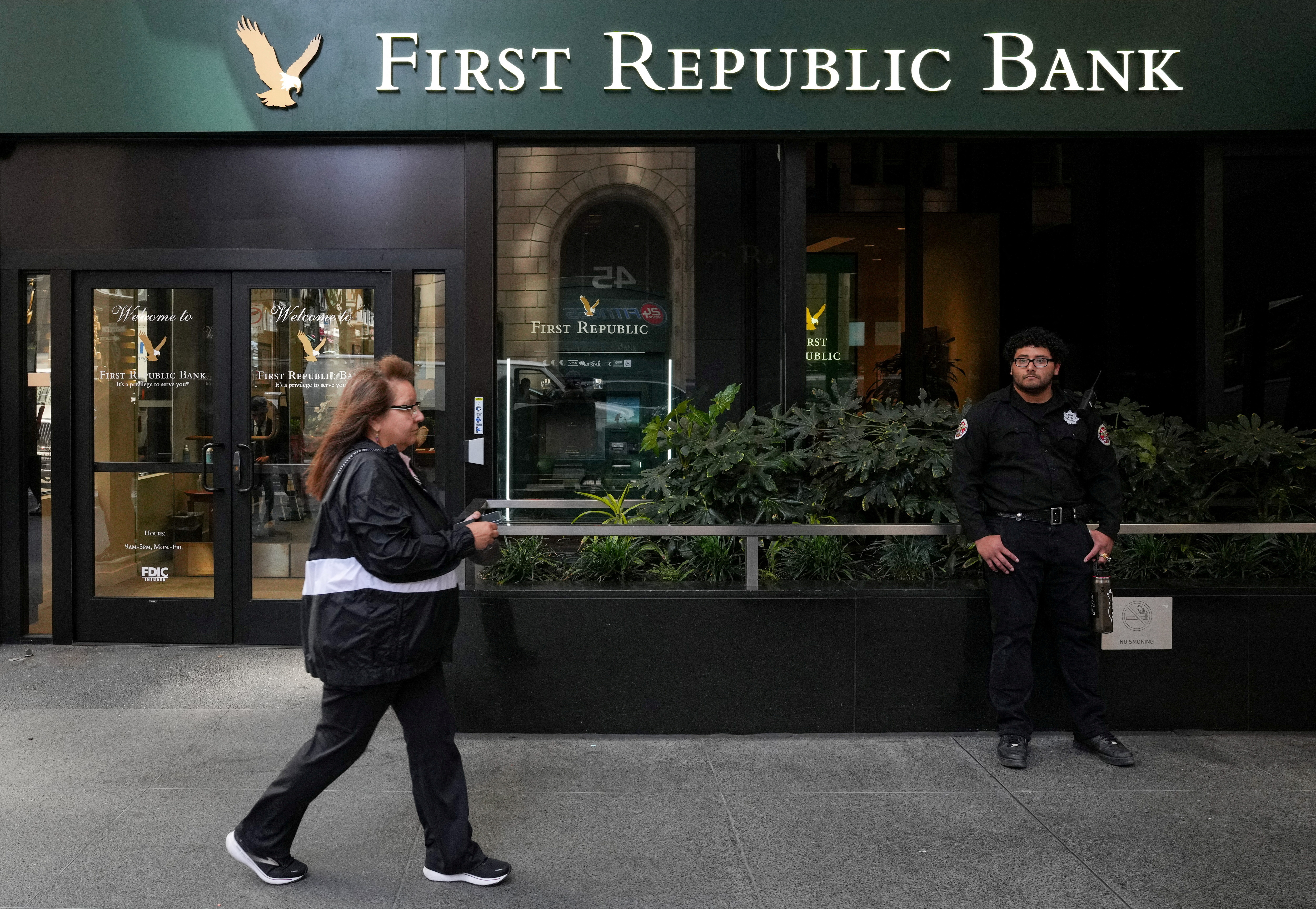 1 first bank. Банк Америки. Бизнес в Америке. Банк first Republic. Американский first Republic Bank (FRB).