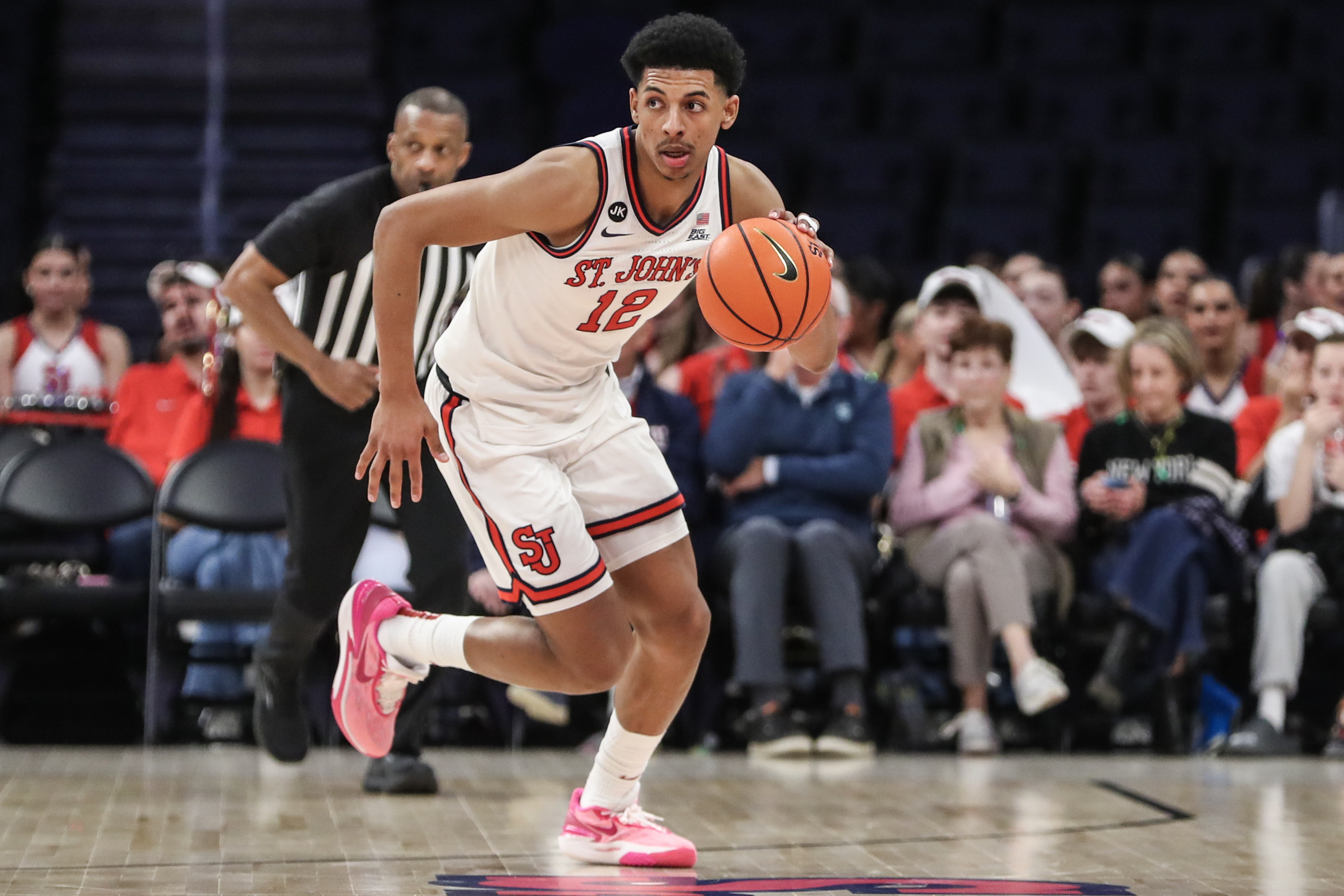 Daniss Jenkins helps St. John's hold off Hofstra down stretch Reuters